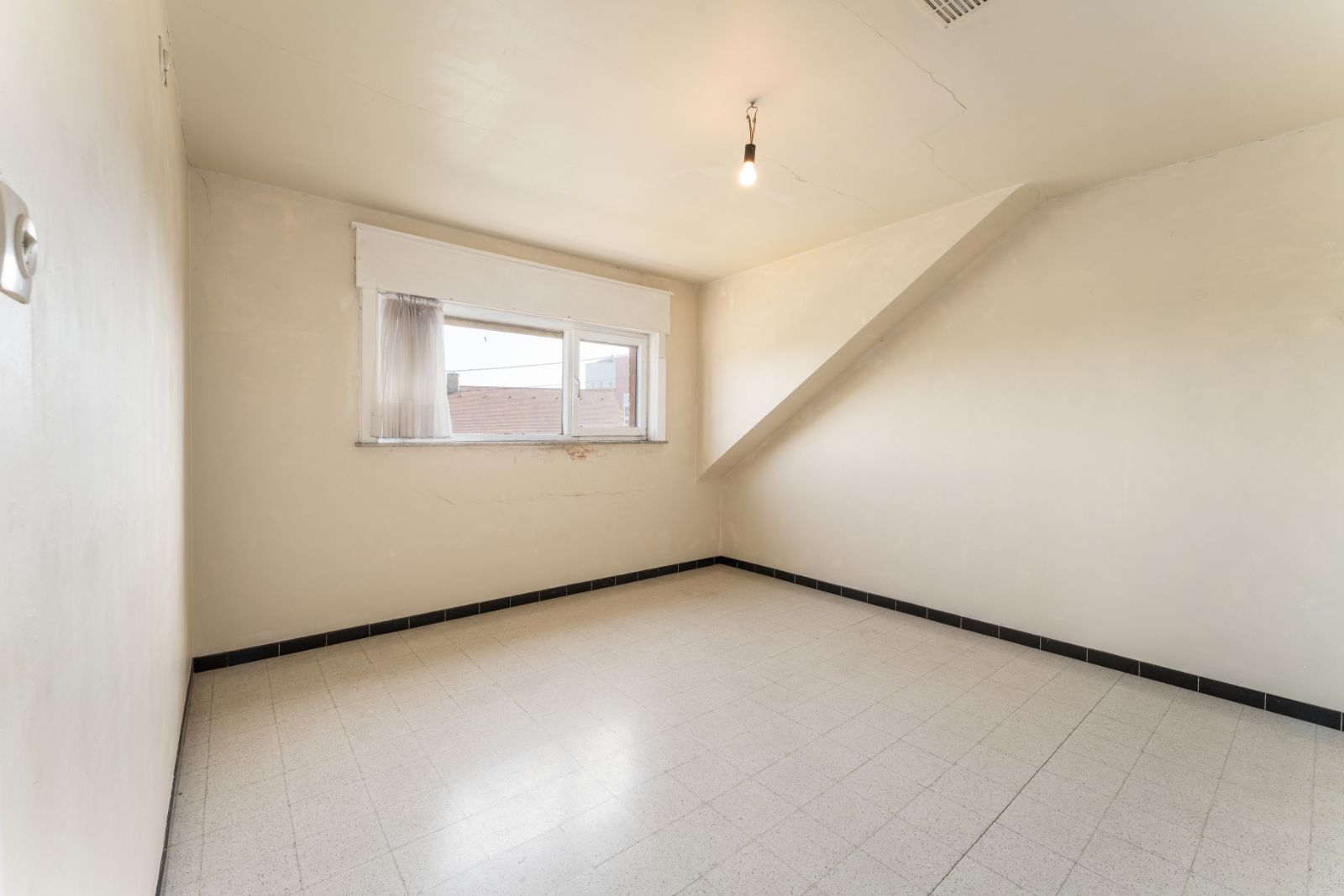 Ruime gezinswoning op 737 m² met 6 slaapkamers! foto 14