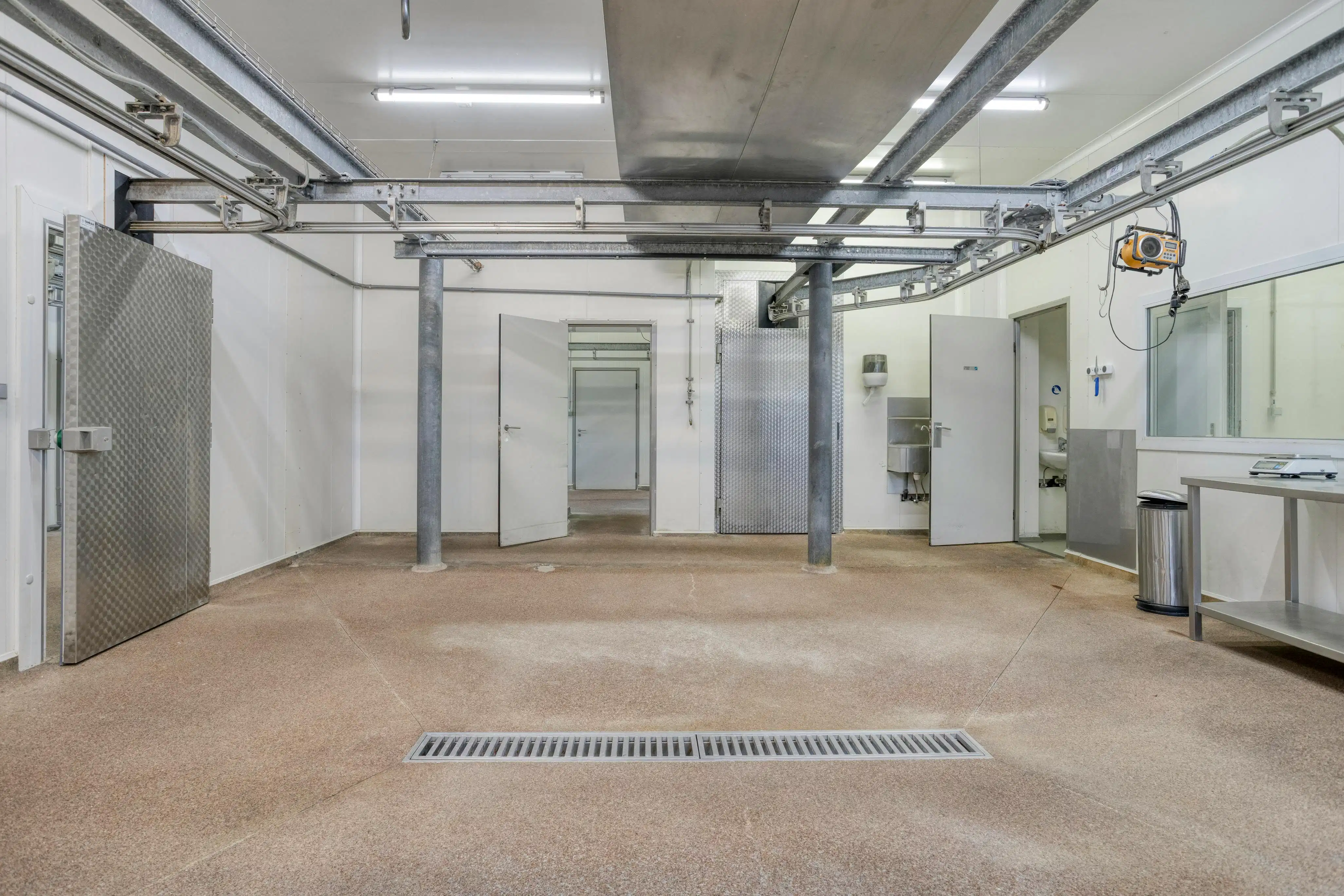 Ruime eigendom met woning, loods en extra bouwgrond foto 22