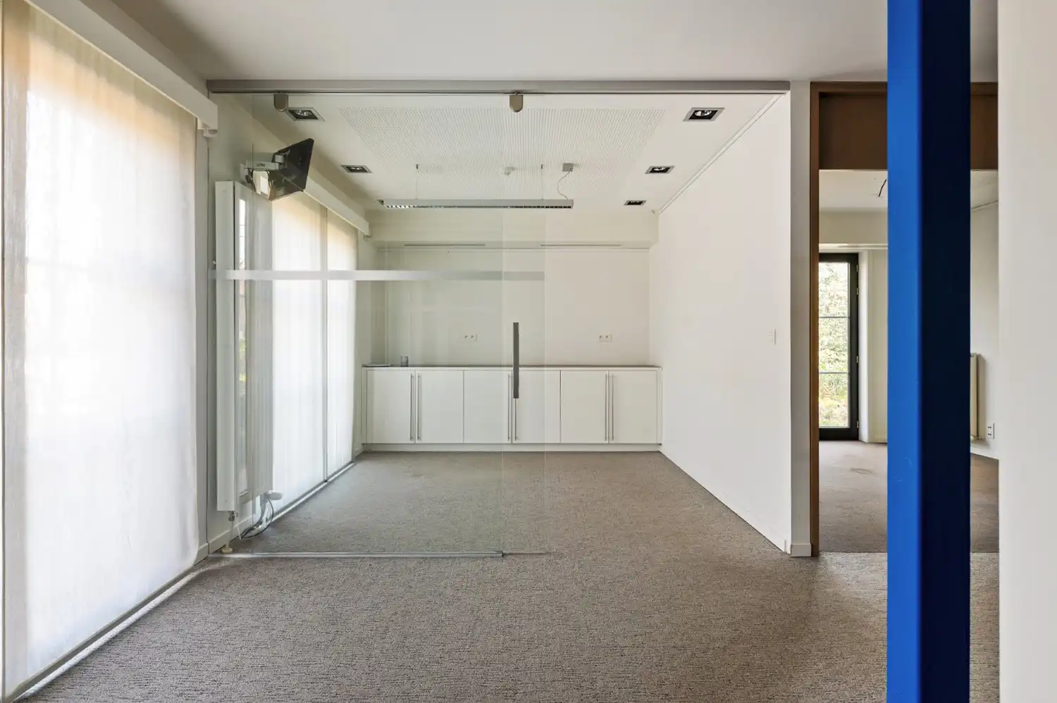 KANTOOR (489 m²) MET PARKING OP STRATEGISCHE LIGGING! foto 9