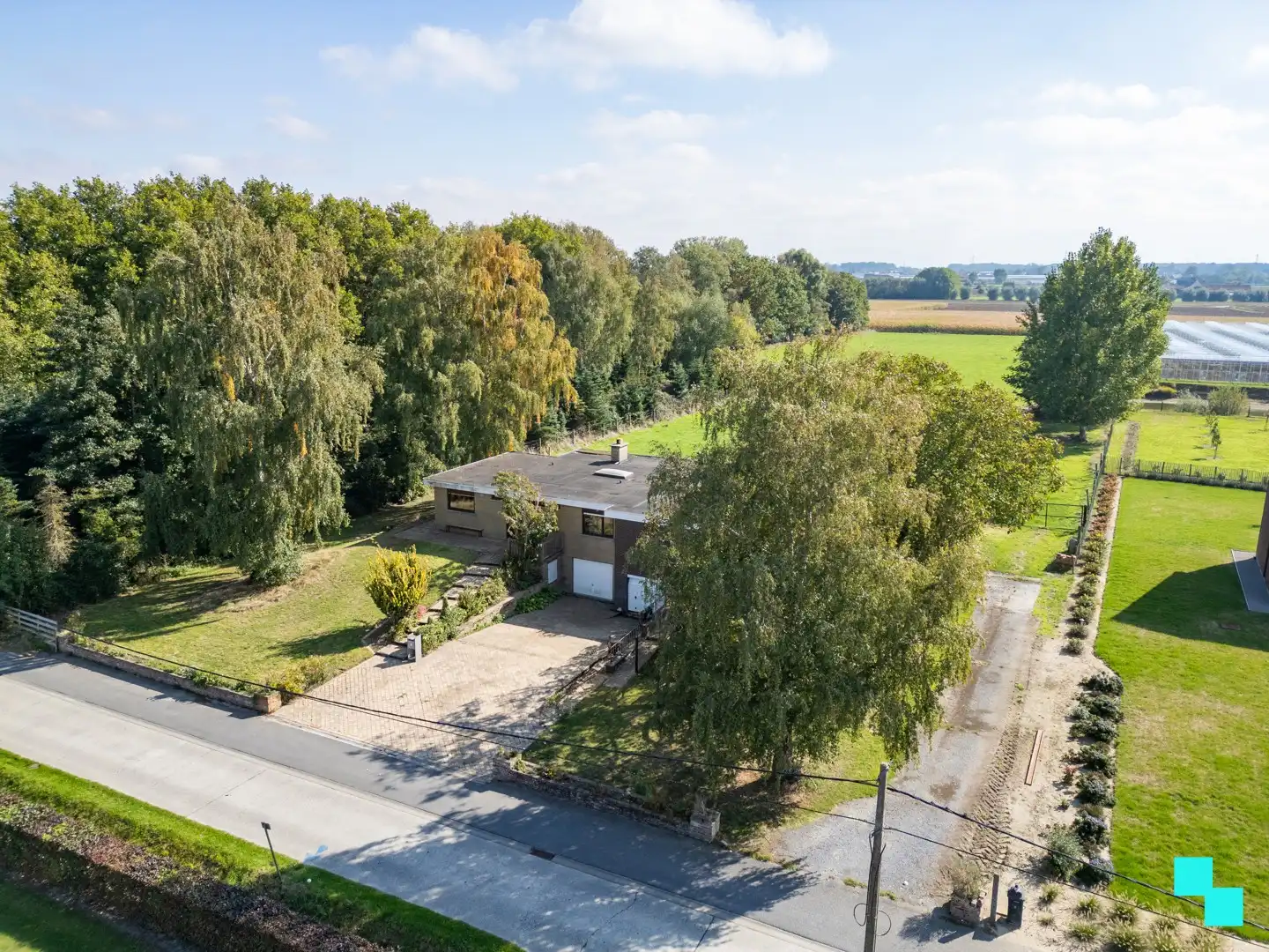 Aantrekkelijke, te renoveren woning op 11.575 m² te Roeselare foto 2