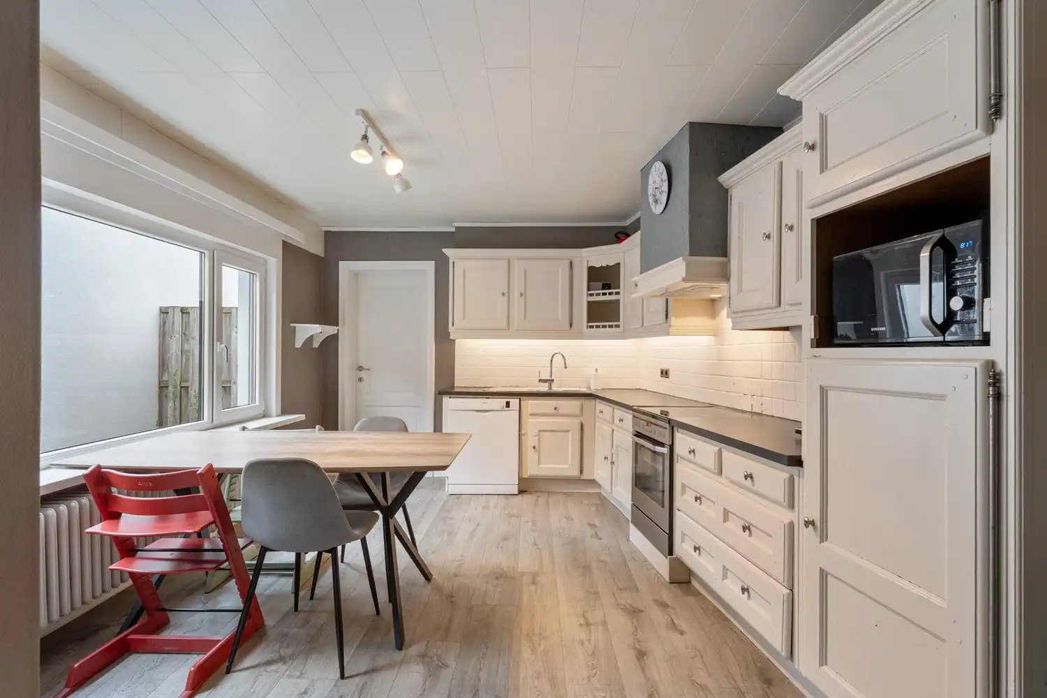 Gerenoveerde driegevelwoning met 3 slaapkamers, een tuin en een autostaanplaats te Wilsele! foto 8