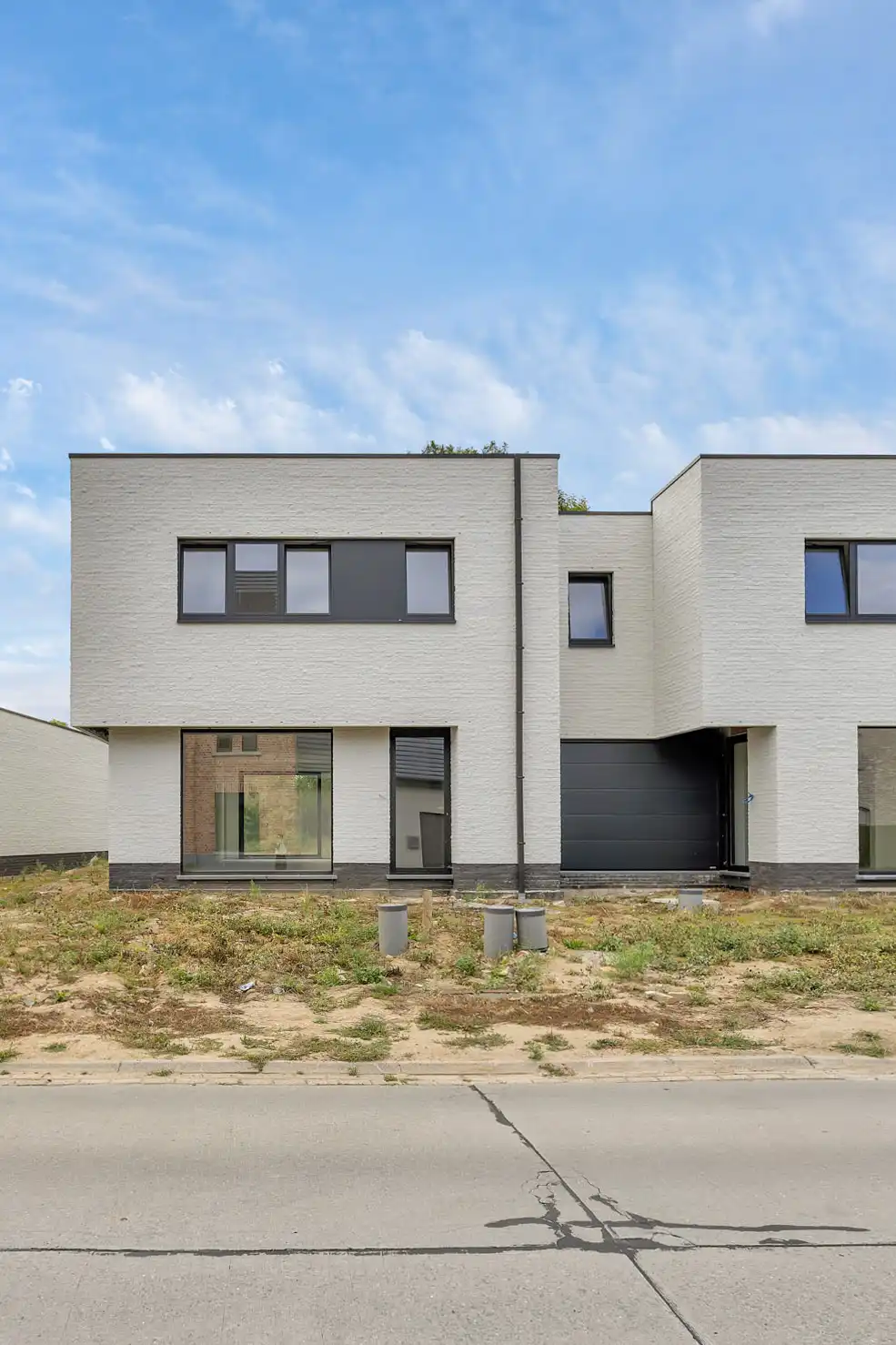 Nieuwbouwwoning met 3 slaapkamers foto {{pictureIndex}}