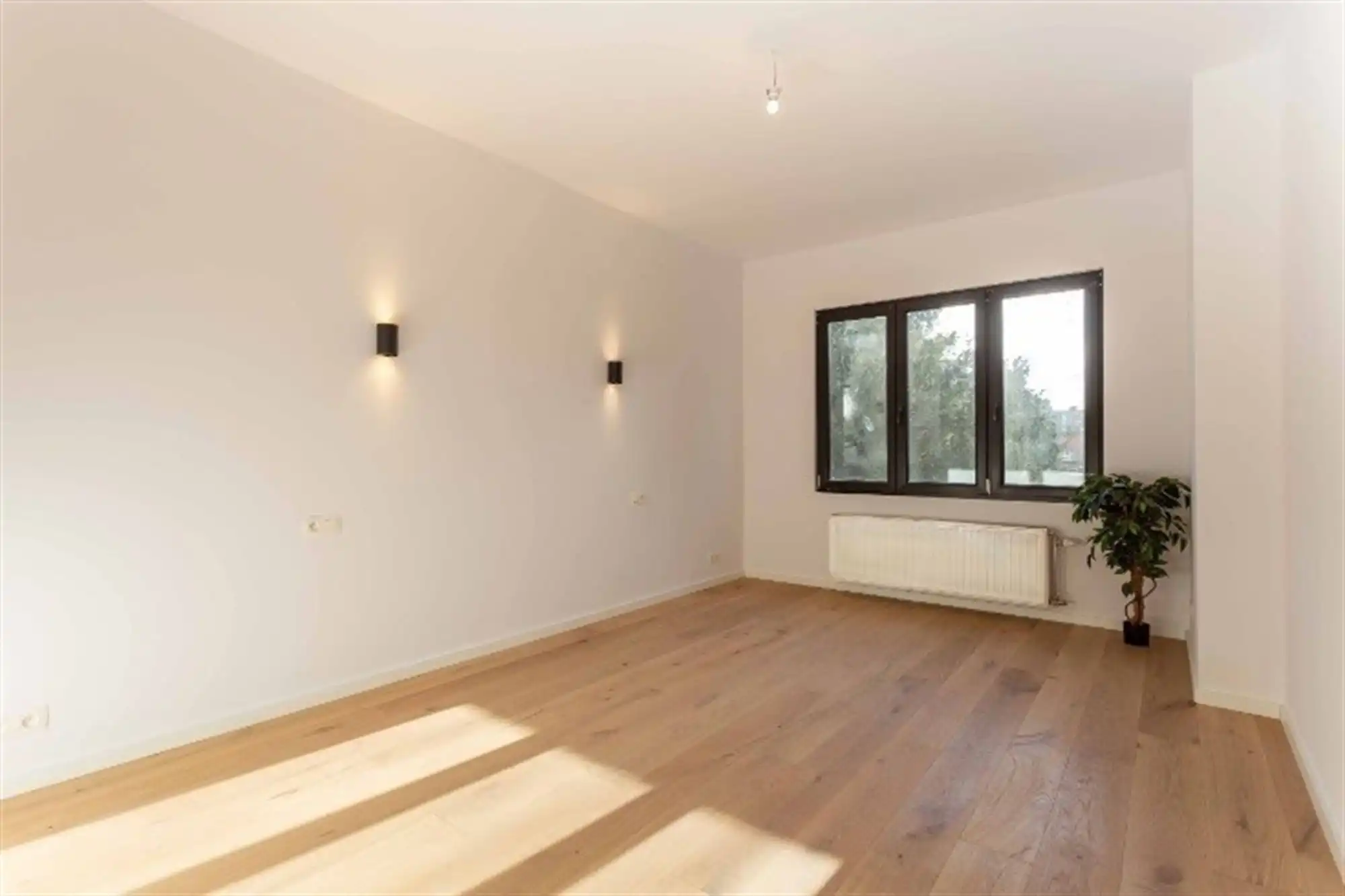 Gerenoveerd 2-slpk appartement nabij Rivierenhof foto 6