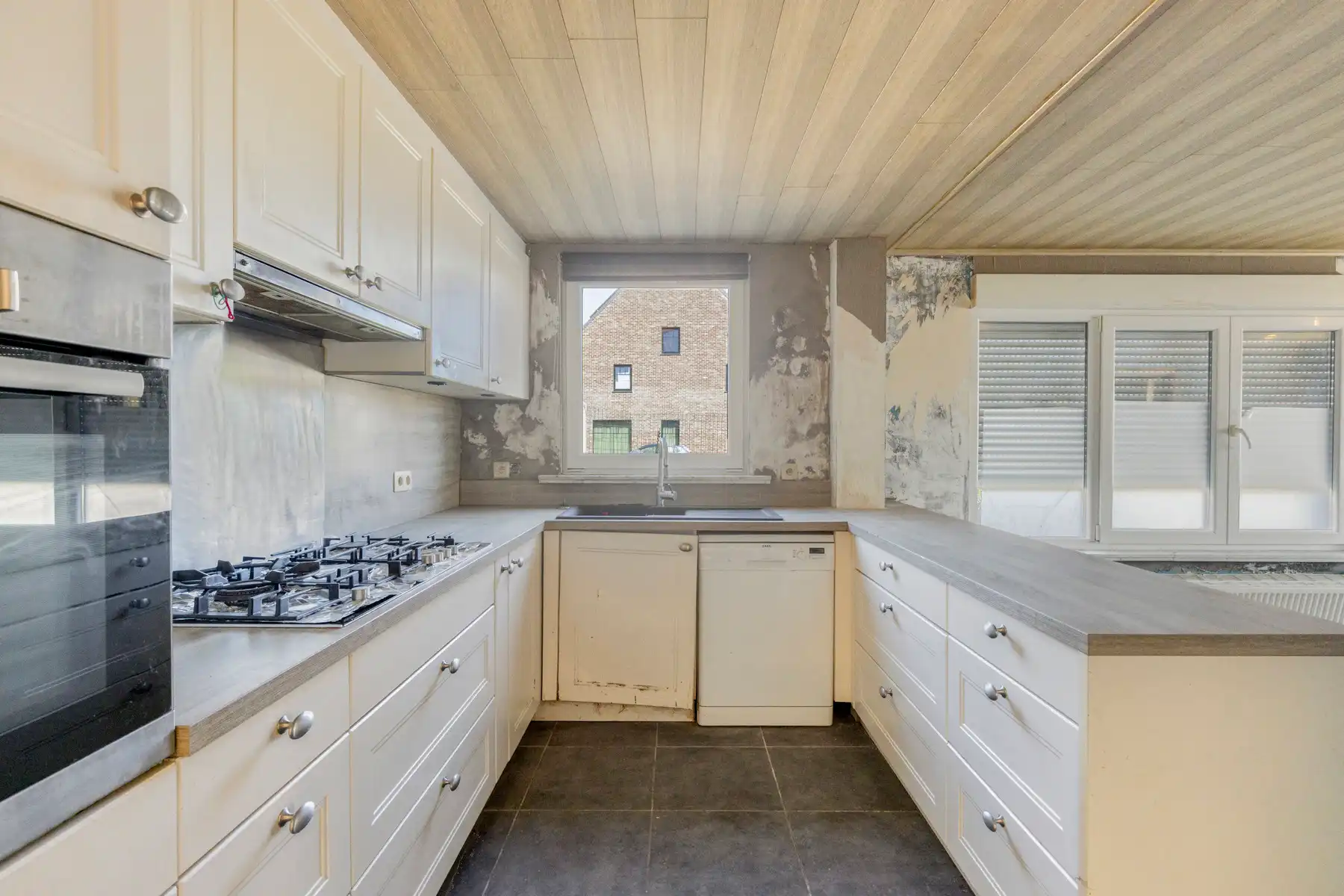 Te renoveren halfopen bebouwing met 3 slaapkamers - 621 m² foto 6