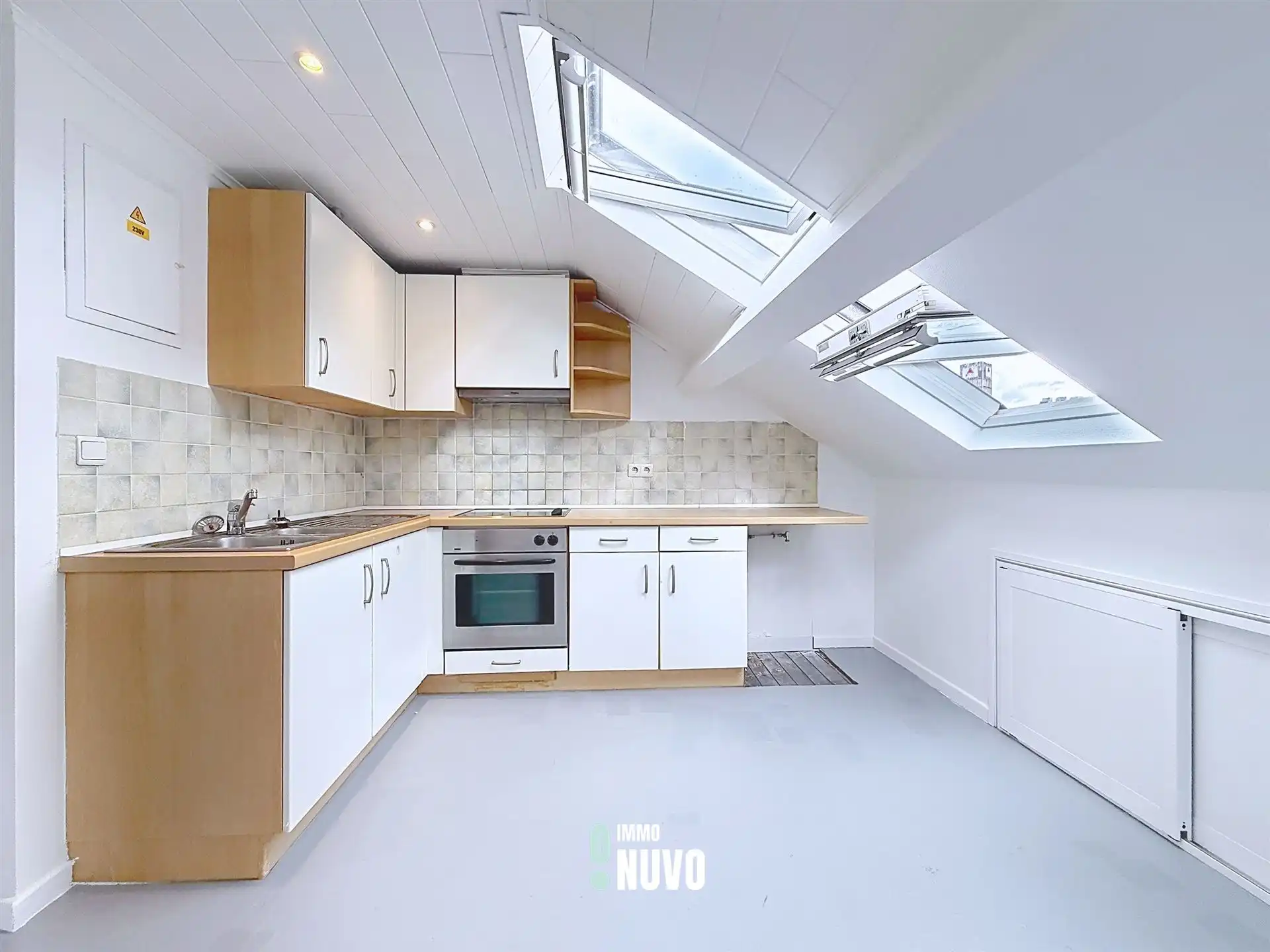 Studio met slaapkamer naast OLV - GEEN gem. kosten foto 4