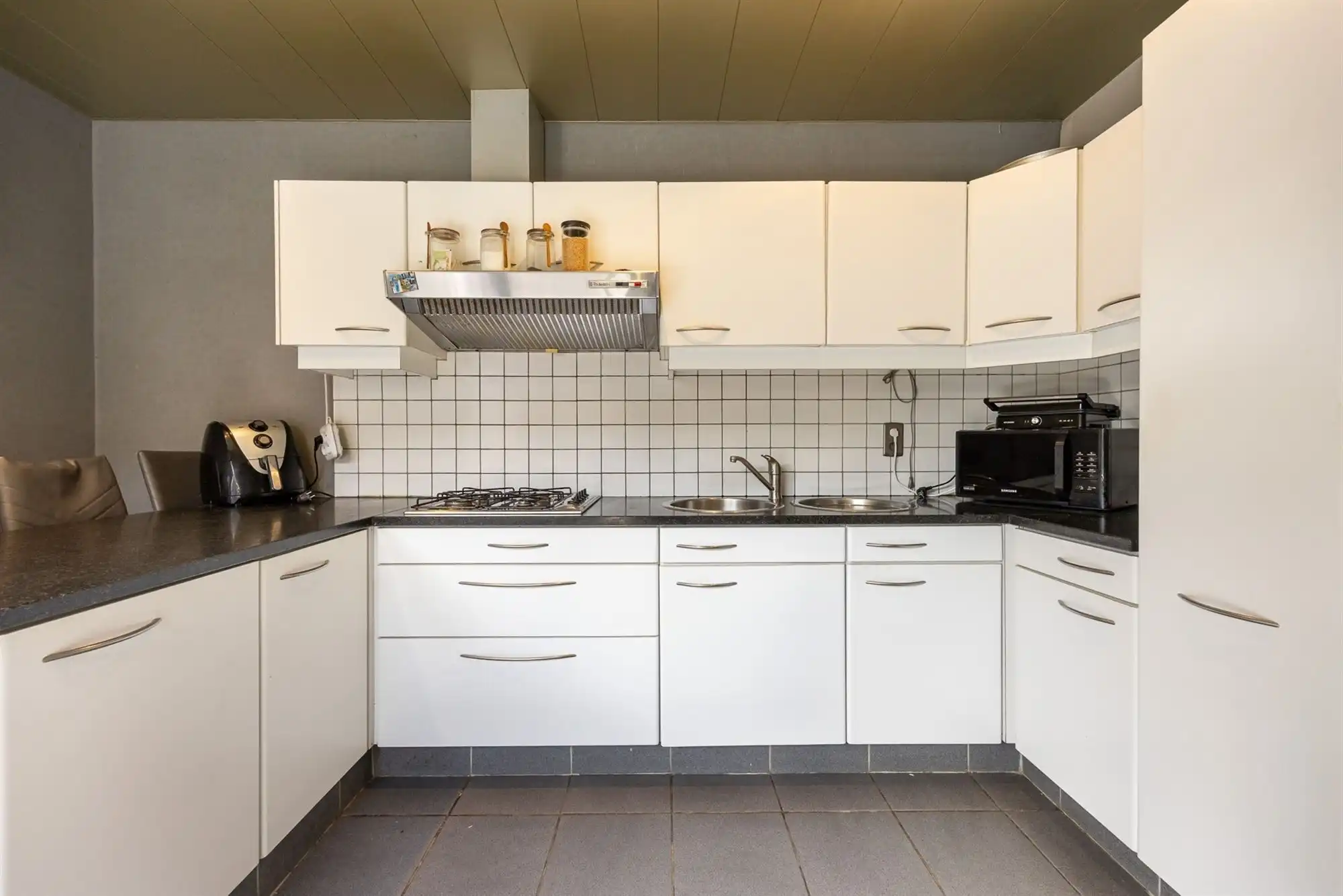 Gezinswoning met garage en zonnige tuin foto 7