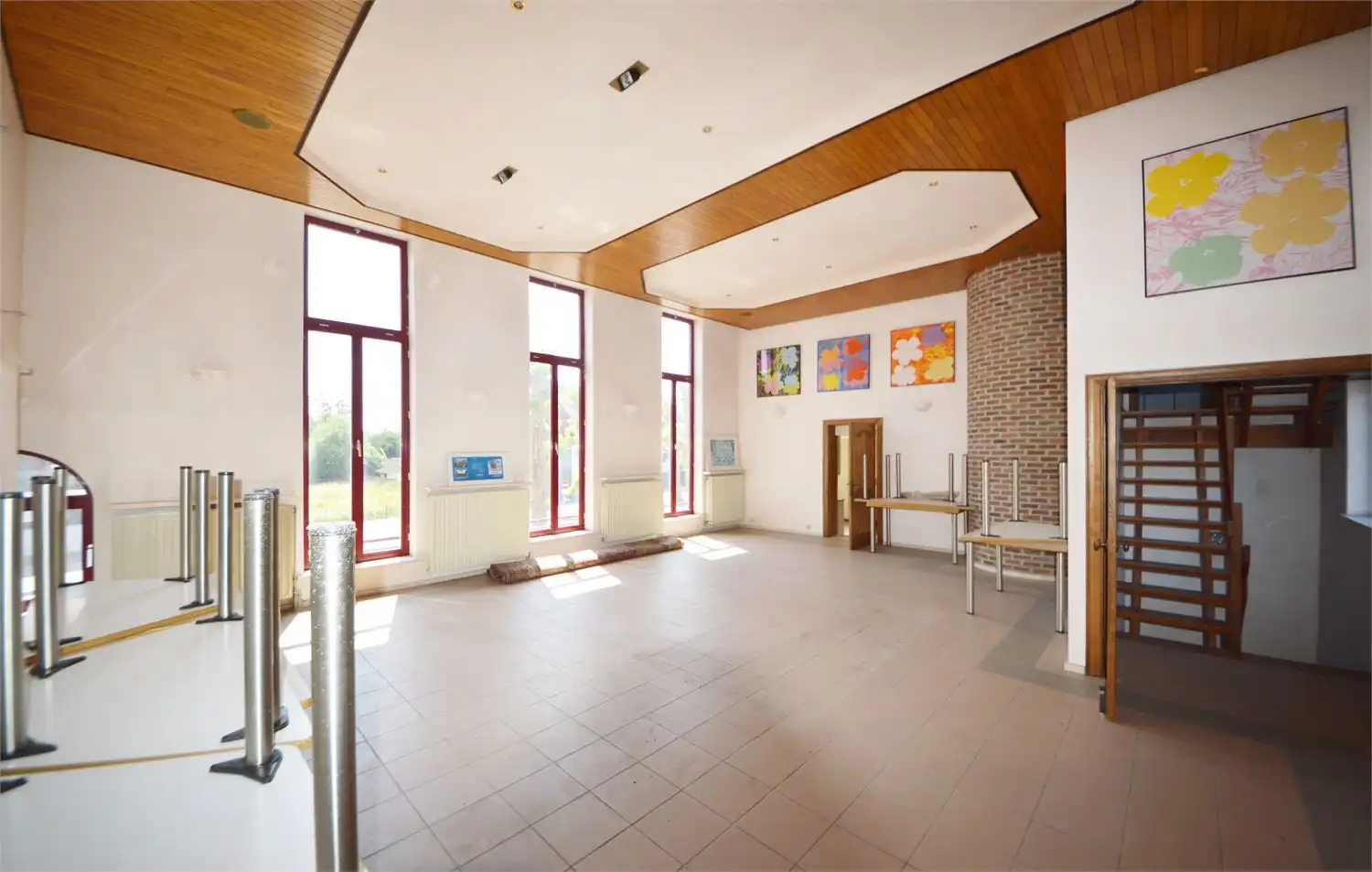 Uniek commercieel gebouw te huur in hartje Herzele – voormalig brouwerijpand met karakter en ruimte foto 3