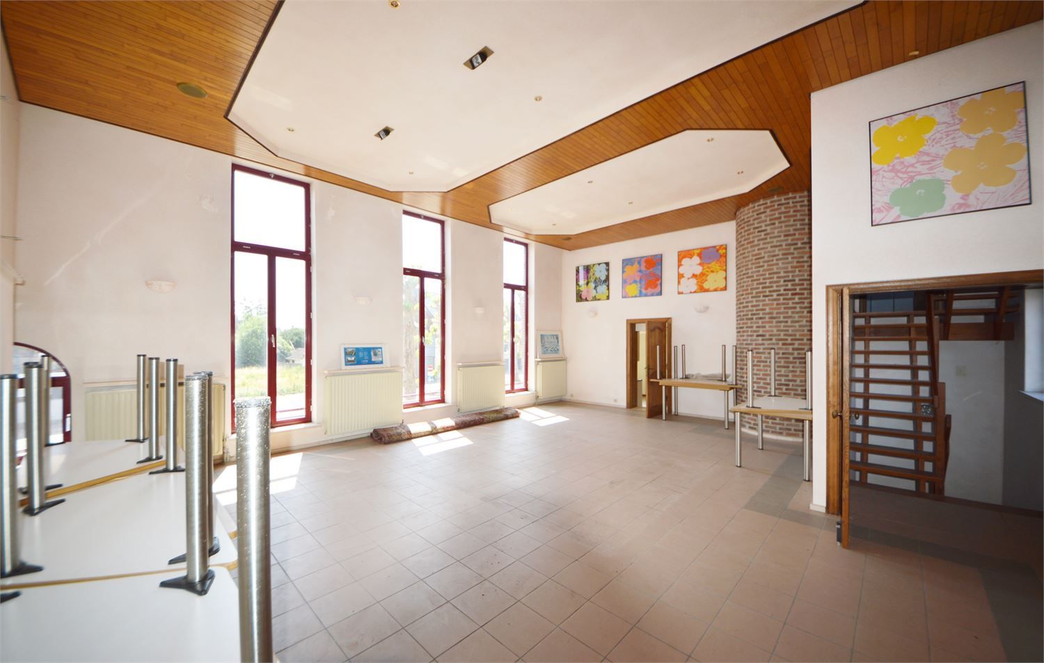 Uniek commercieel gebouw te huur in hartje Herzele – voormalig brouwerijpand met karakter en ruimte foto 3