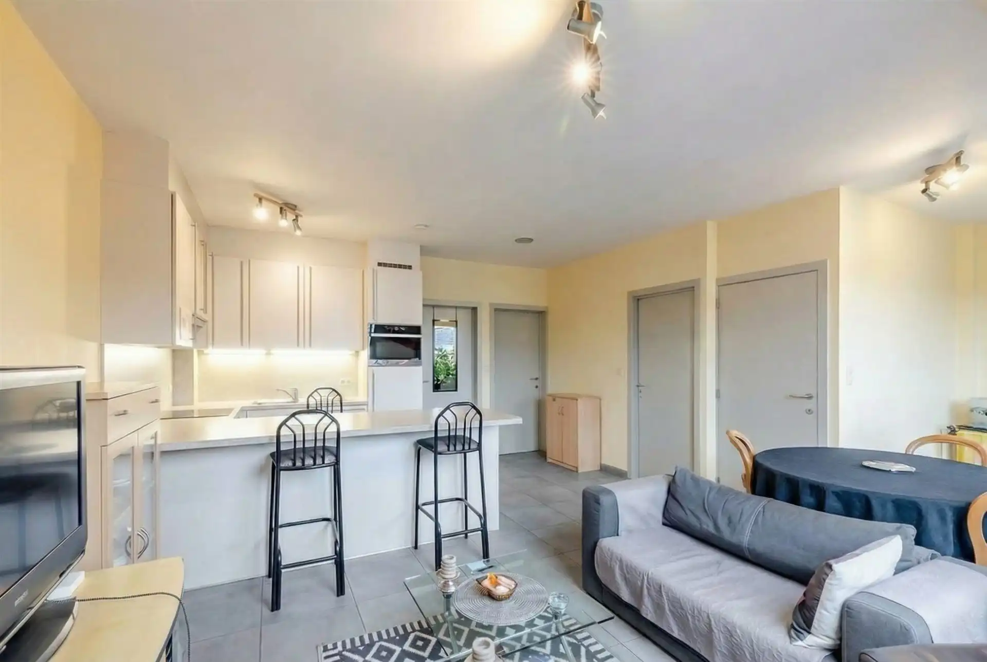 Recent instapklaar appartement in kleinschalige residentie foto 2