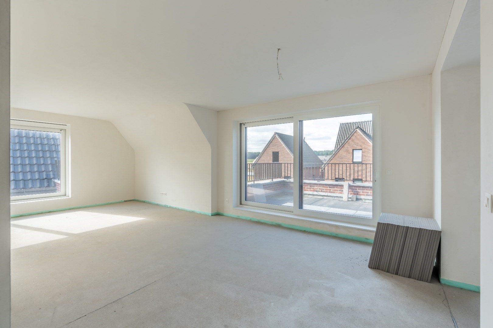 Zeer ruim penthouse met twee slaapkamers, ruim terras en garage. REEDS 45% VERKOCHT! foto 3