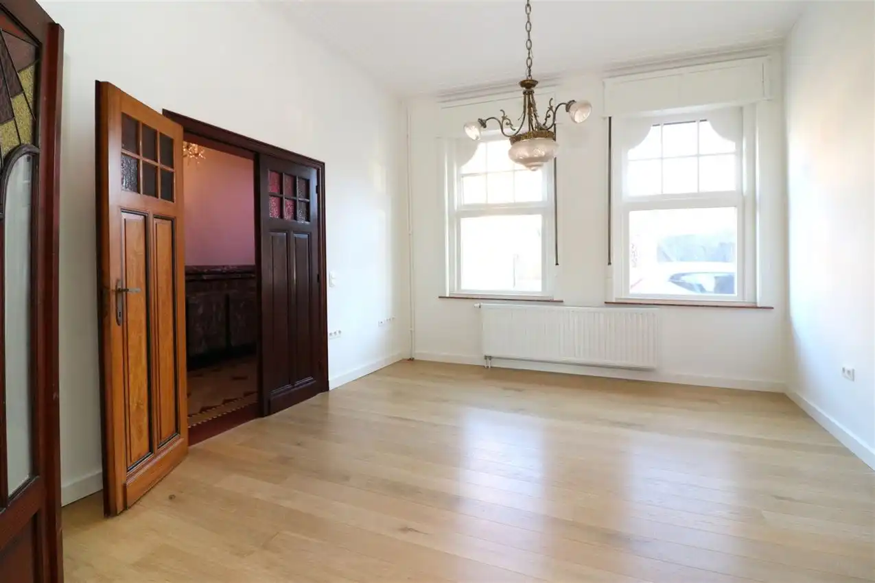 Vernieuwde, karatervolle woning met 4 slpk nabij station foto 9