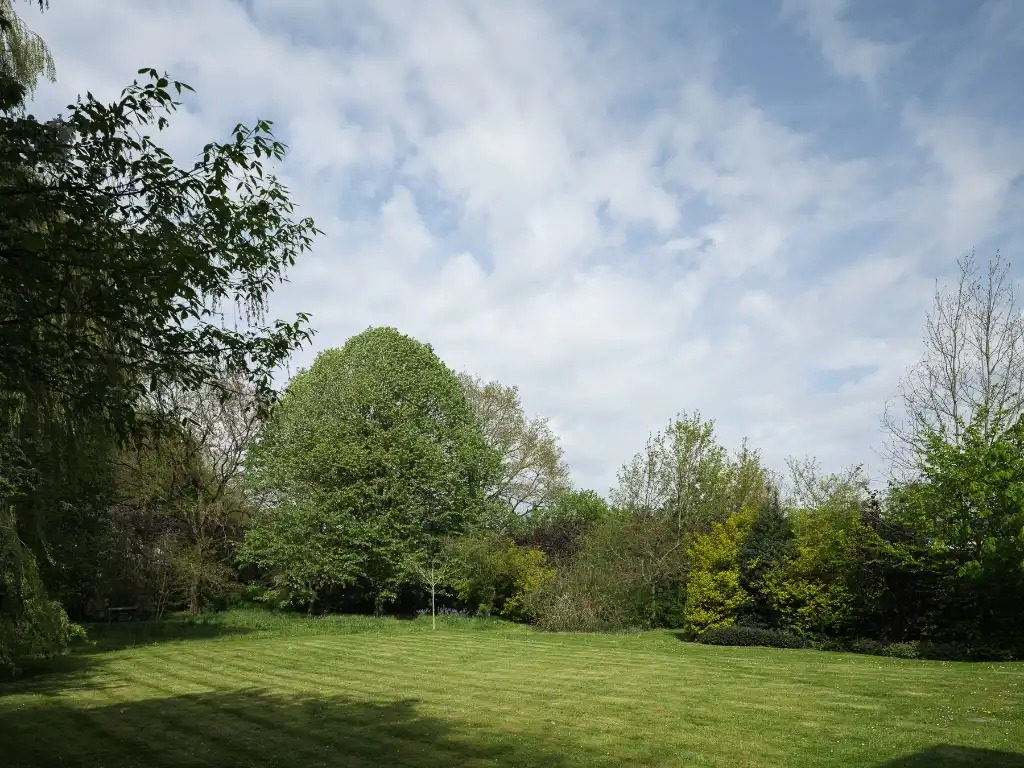 Bijzonder ruime en vrijstaande villa gelegen op een gunstig perceel van ca. 9.700&nbsp;m² in Kruisem foto 2