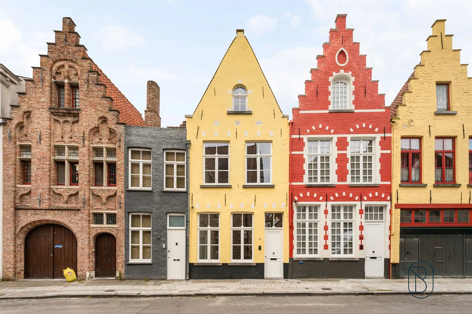 Charmant gerenoveerde stadswoning met 3 slk en stadstuin! foto {{pictureIndex}}