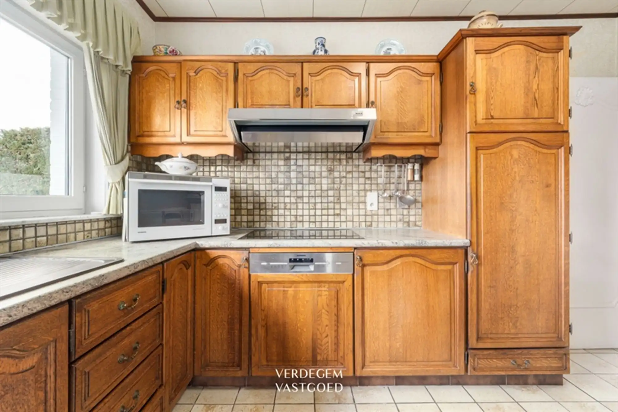 Fijne bungalow met 3 slaapkamers, zonnige tuin en dubbele garage foto 9