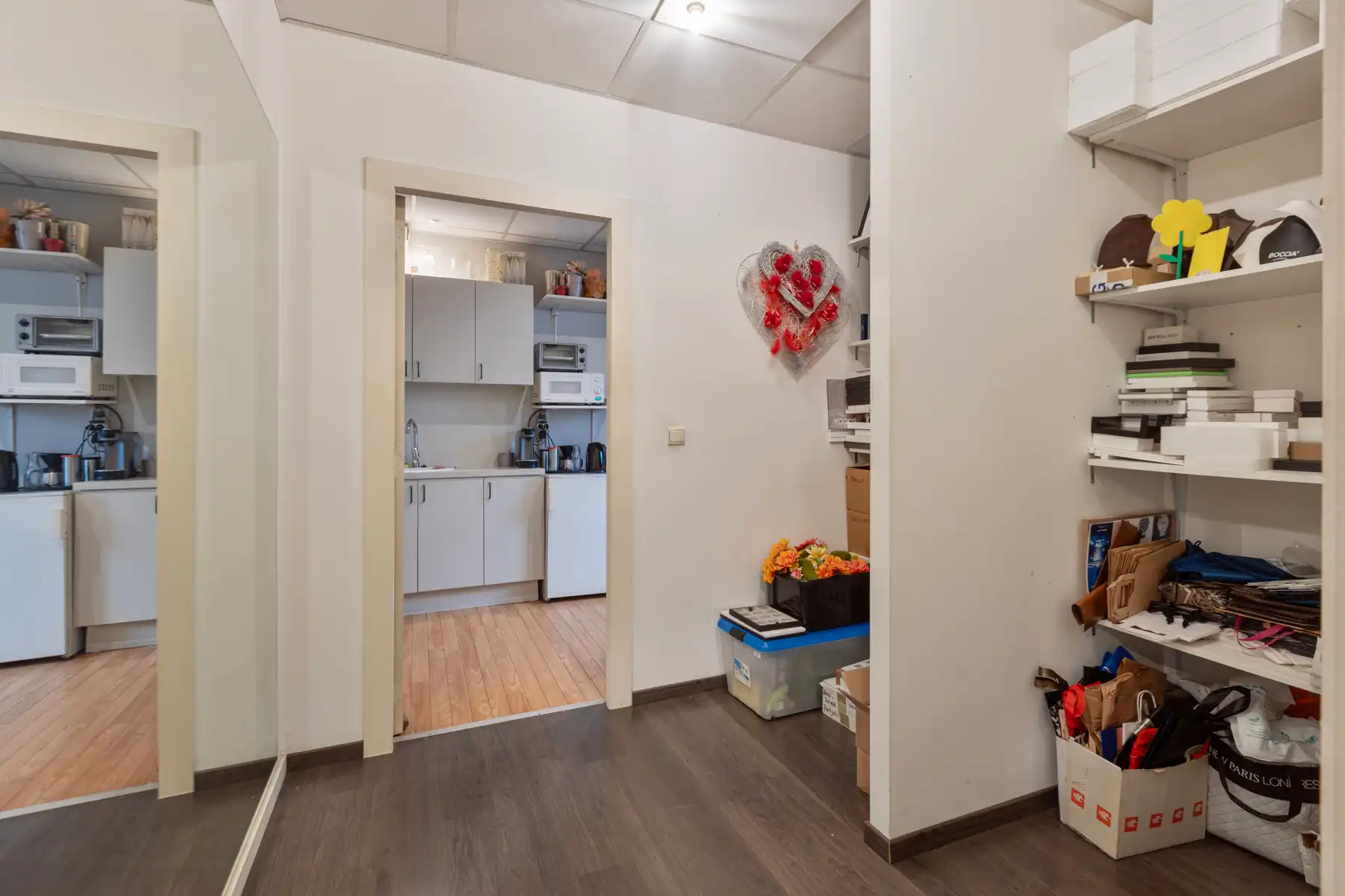 Handelszaak en ruime woning (4 slpk.) in hartje Maaseik.  foto 11