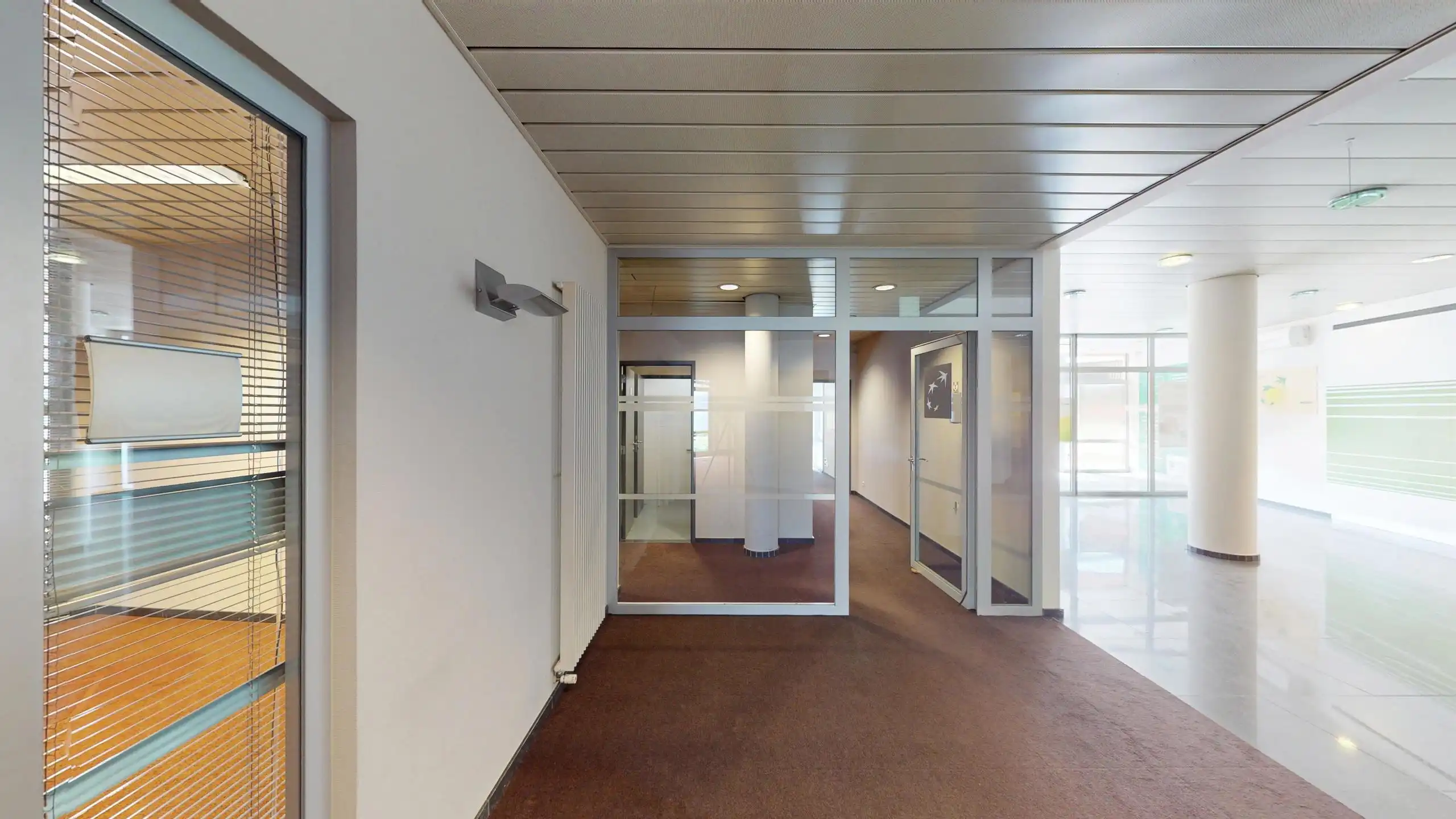 Zeer ruim kantoor op commerciële locatie in centrum Beringen foto 12