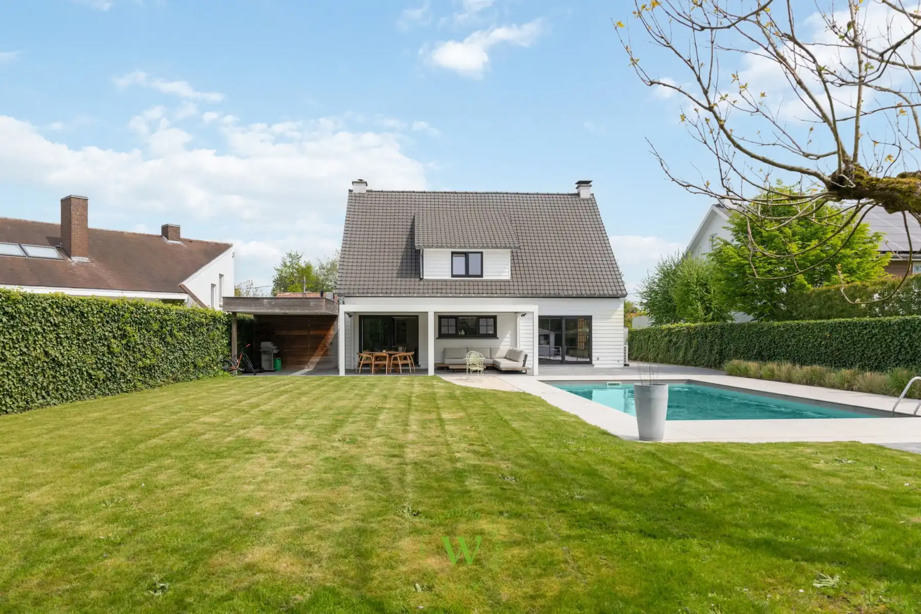 Hoofdfoto van de publicatie: Stijlvolle villa met zwembad in Rodenburg