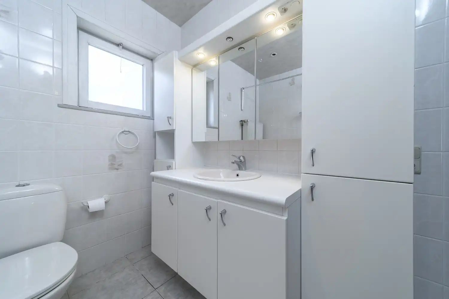 BEVEREN AAN DE IJZER: Zeer degelijke villa-bungalow met alle leefruimtes op het gelijkvloers, ruime garage en tuin op 772m² totale grondopp. foto 13