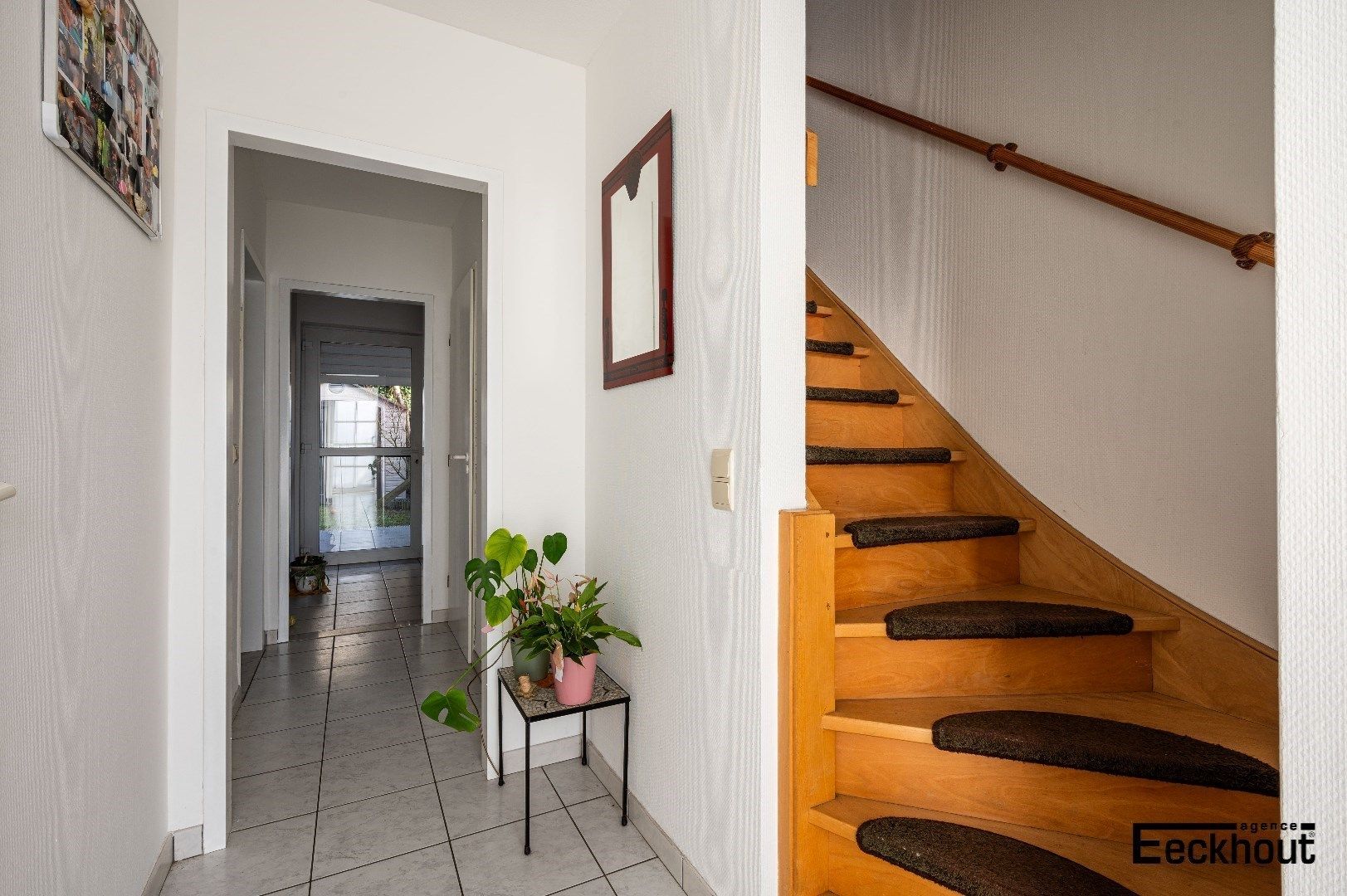 Instapklare woning met garage en tuin op enkele passen van het strand! foto 4