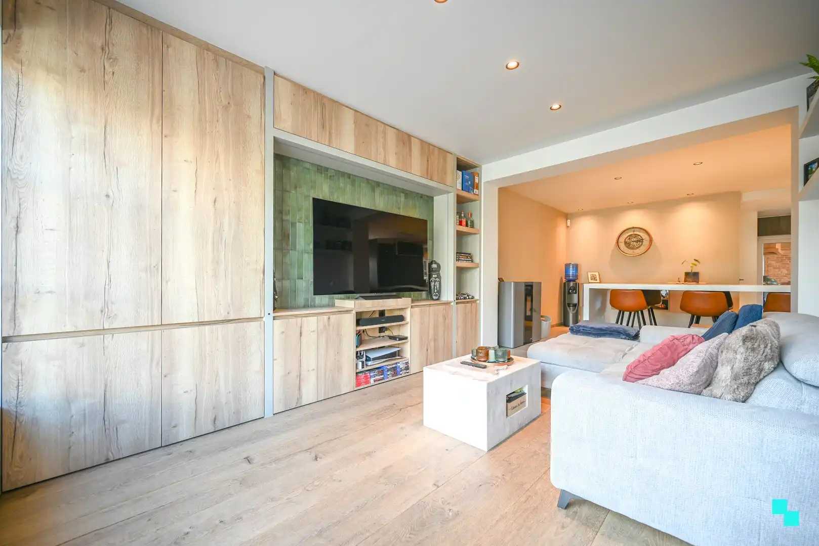 Gerenoveerde, veelzijdige woning in Anzegem foto 3