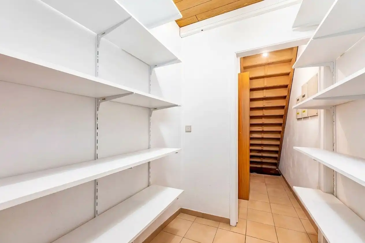 Centraal gelegen woning met 3 slaapkamers en ruime veranda foto 11