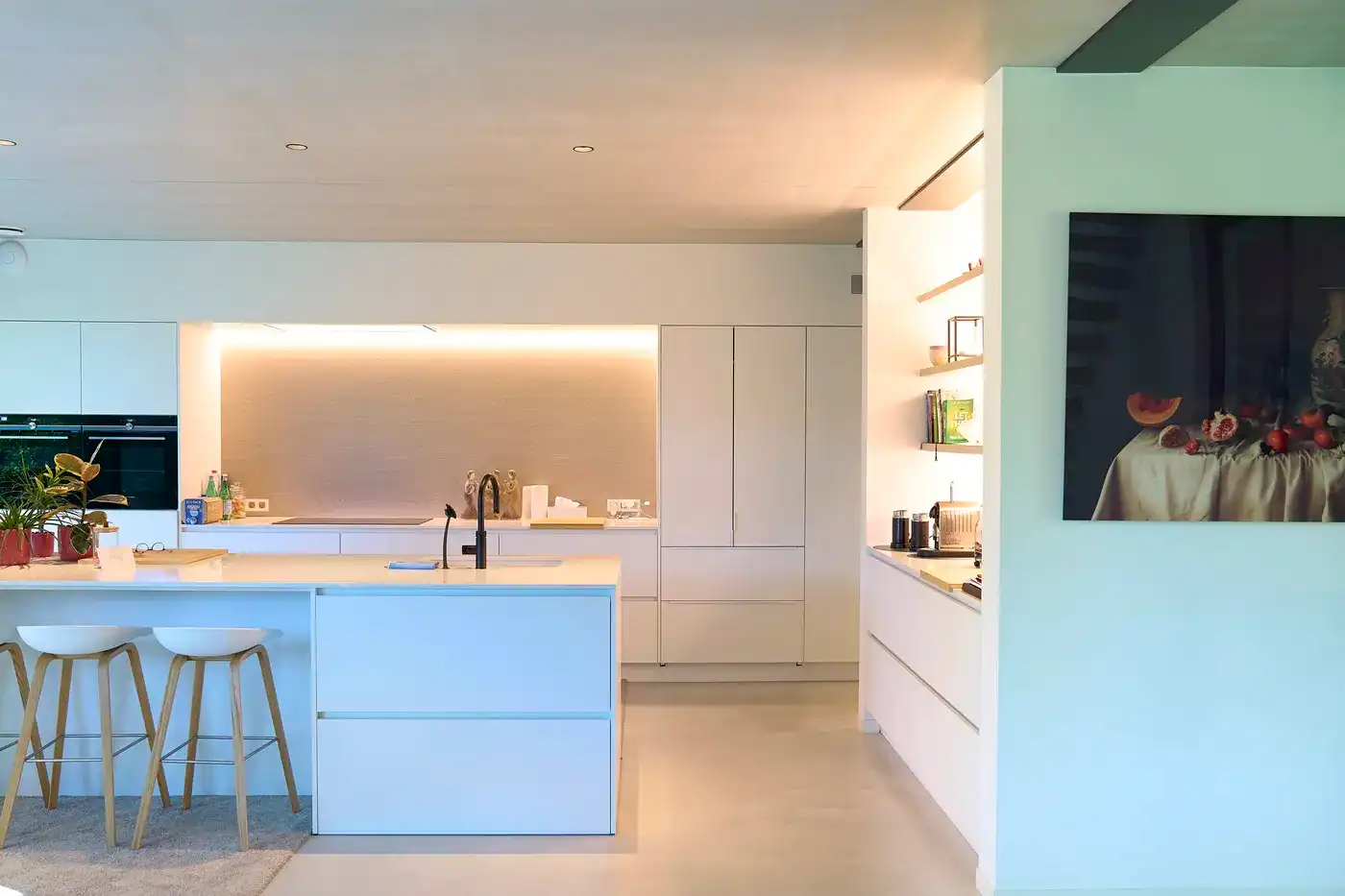 Moderne gezinswoning met ruime tuin, carport en drie slaapkamers en 2 badkamers in het hart van ’s Gravenwezel foto 12