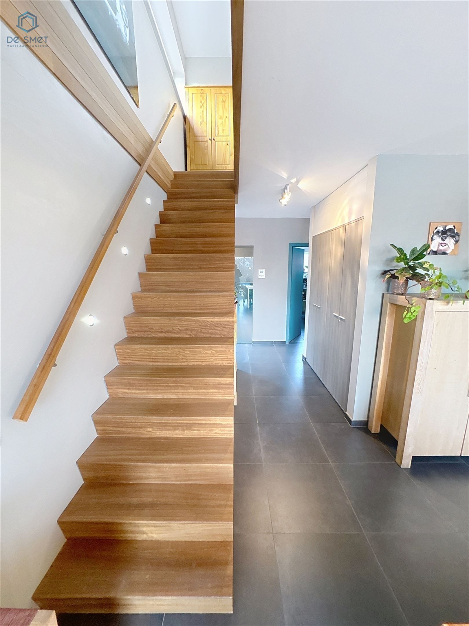 Instapklare moderne villa met 4 slaapkamers, zwembad en ruime tuin foto 7