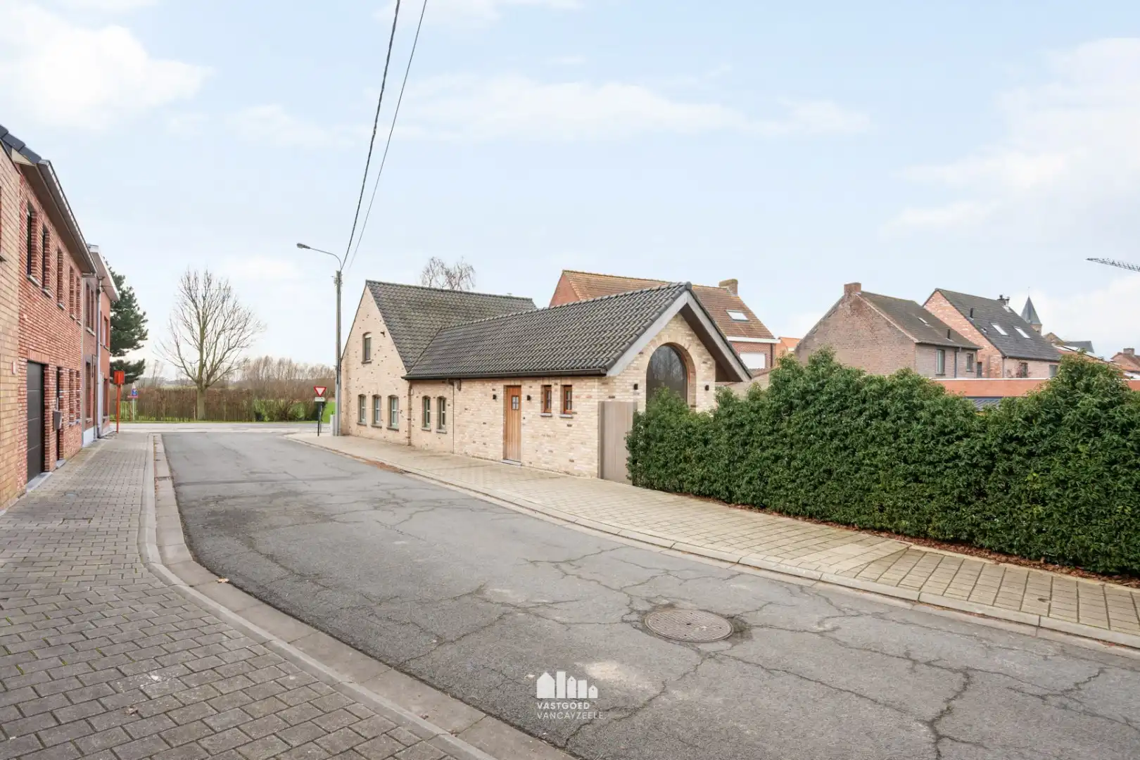 Instapklare, energiezuinige woning met tuin en dubbele garage in hartje Voormezele foto 4