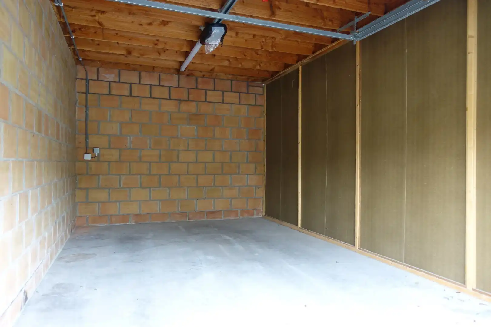 Garagebox op uitstekende ligging te Sint-Andries foto 2