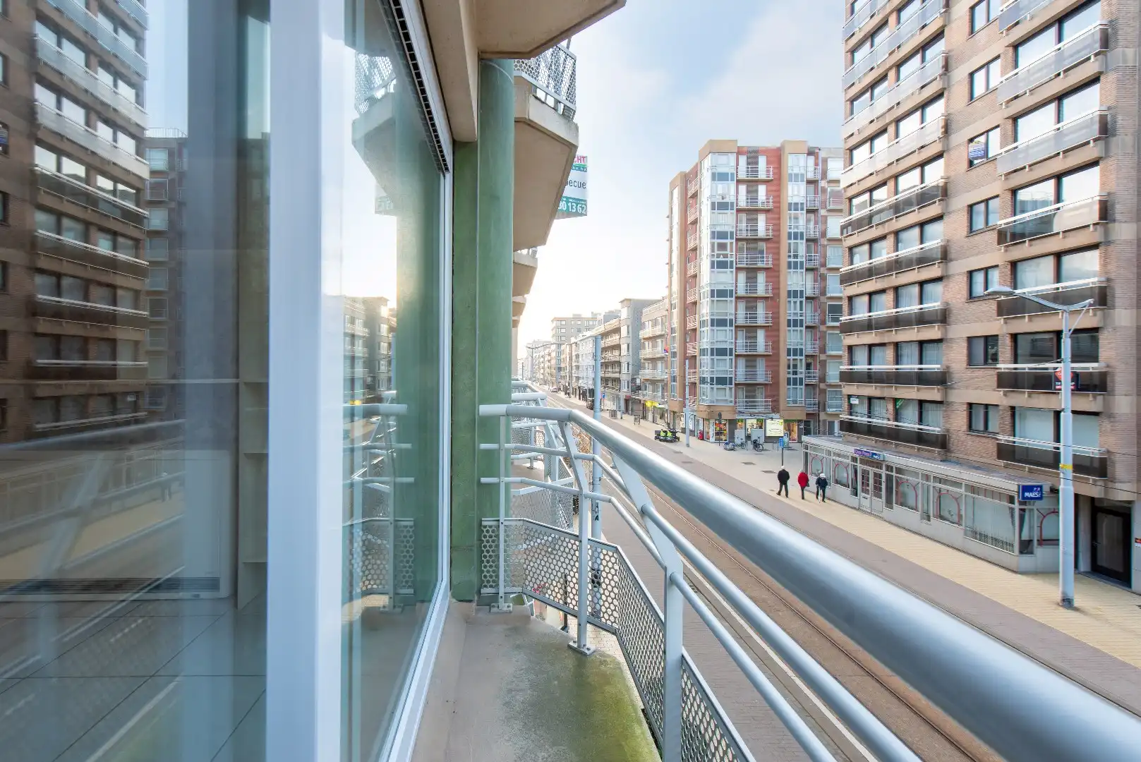 Centraal gelegen, ruim 2 slaapkamerappartement op wandelafstand van de Zeedijk. foto 22