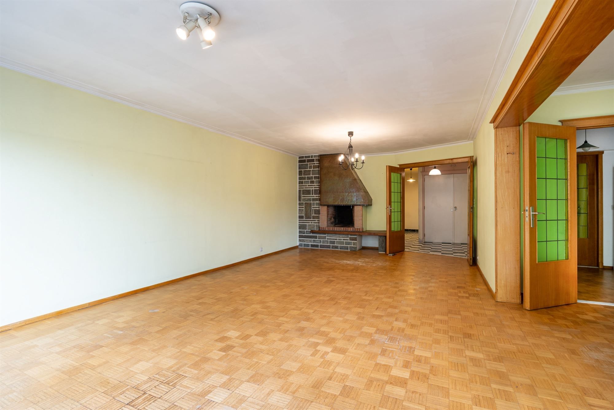 Te renoveren appartement met twee slaapkamers en terras foto 5