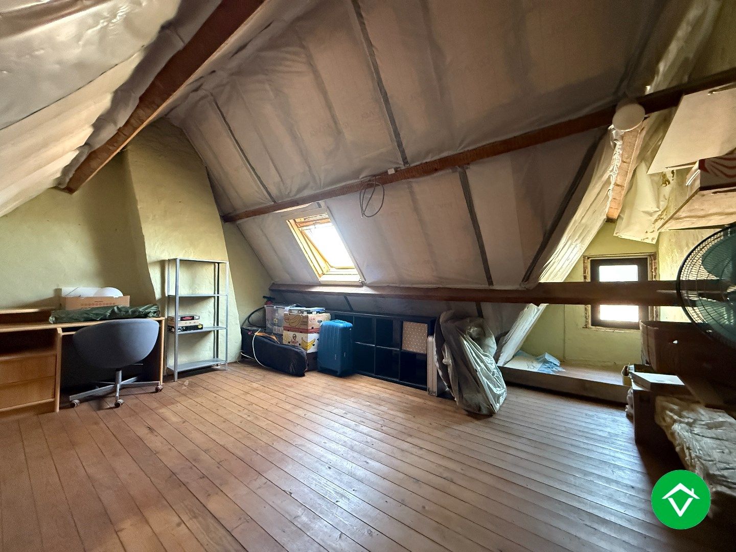 Charmante woning met twee slaapkamers, diepe tuin en ruime garage foto 22