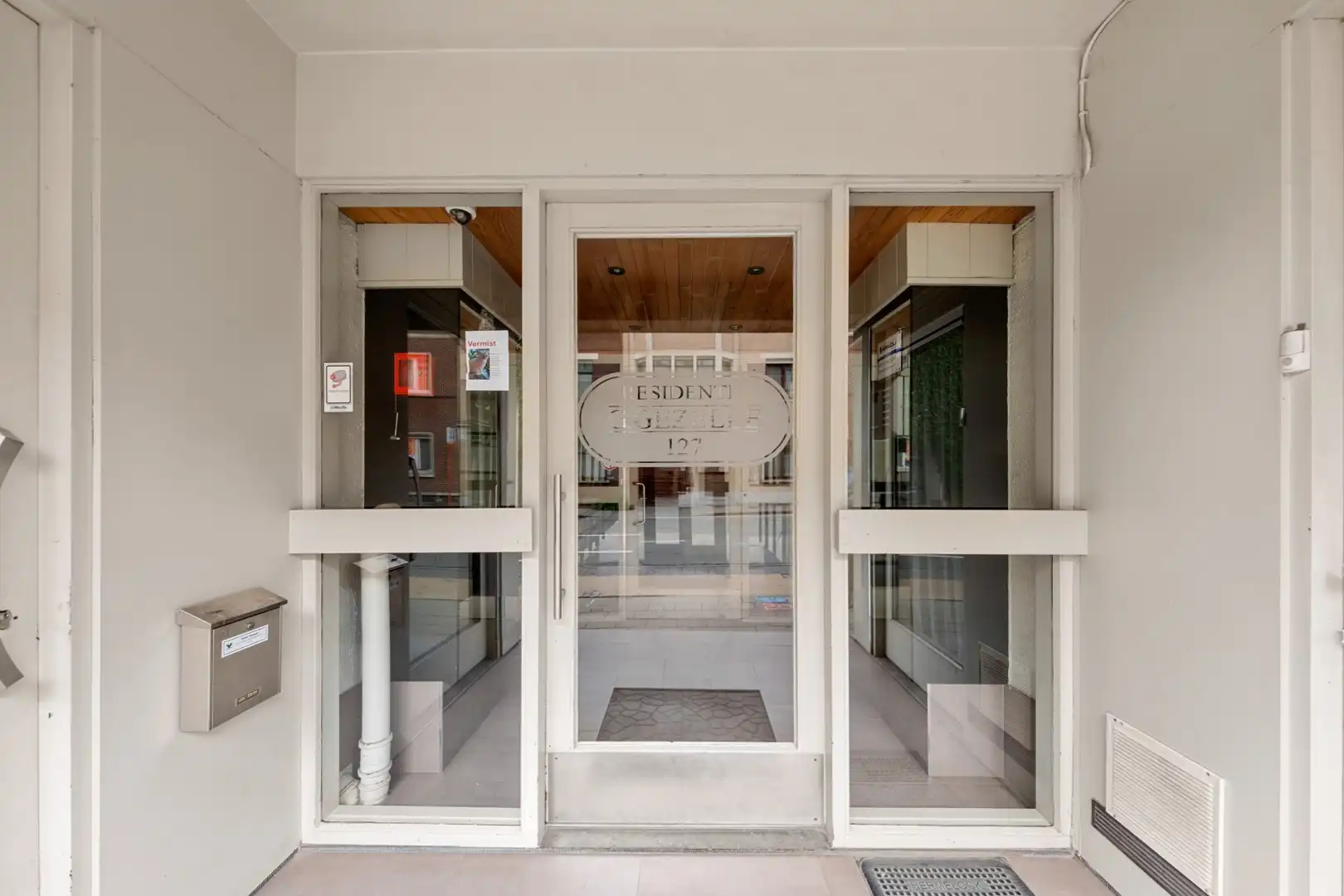 RUIM GELIJKVLOERS APPARTEMENT VAN 115 M2 IN HET HART VAN DEINZE foto 4