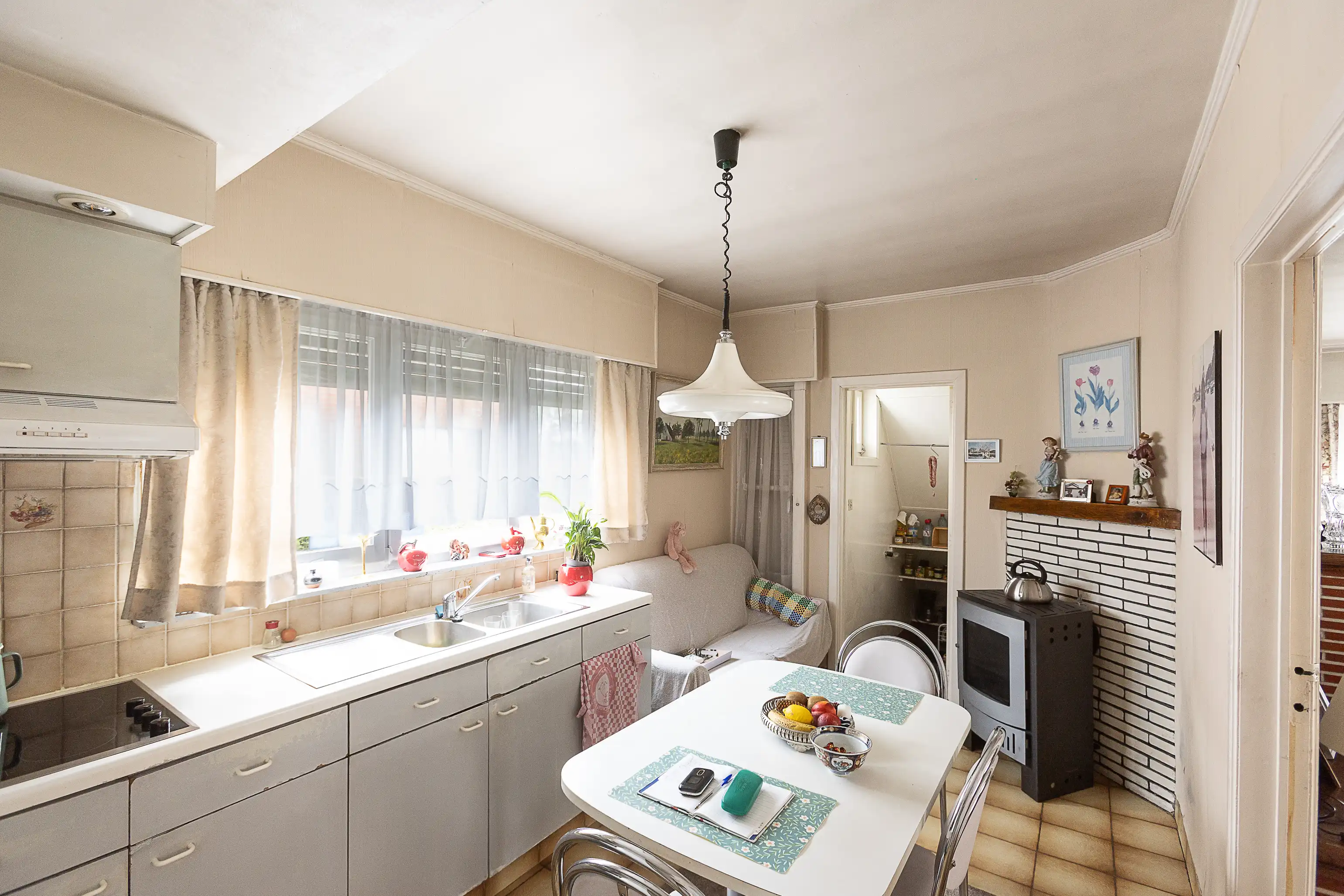Te renoveren woning met prachtige tuin aan Drongengoedbos foto 6