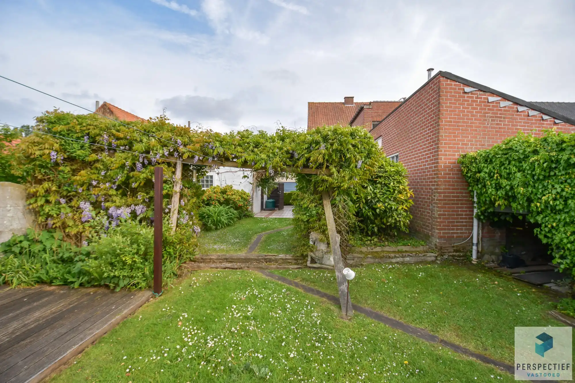 Rustig en centraal gelegen woning met landelijk uitzicht, grote garage en tuin foto 14