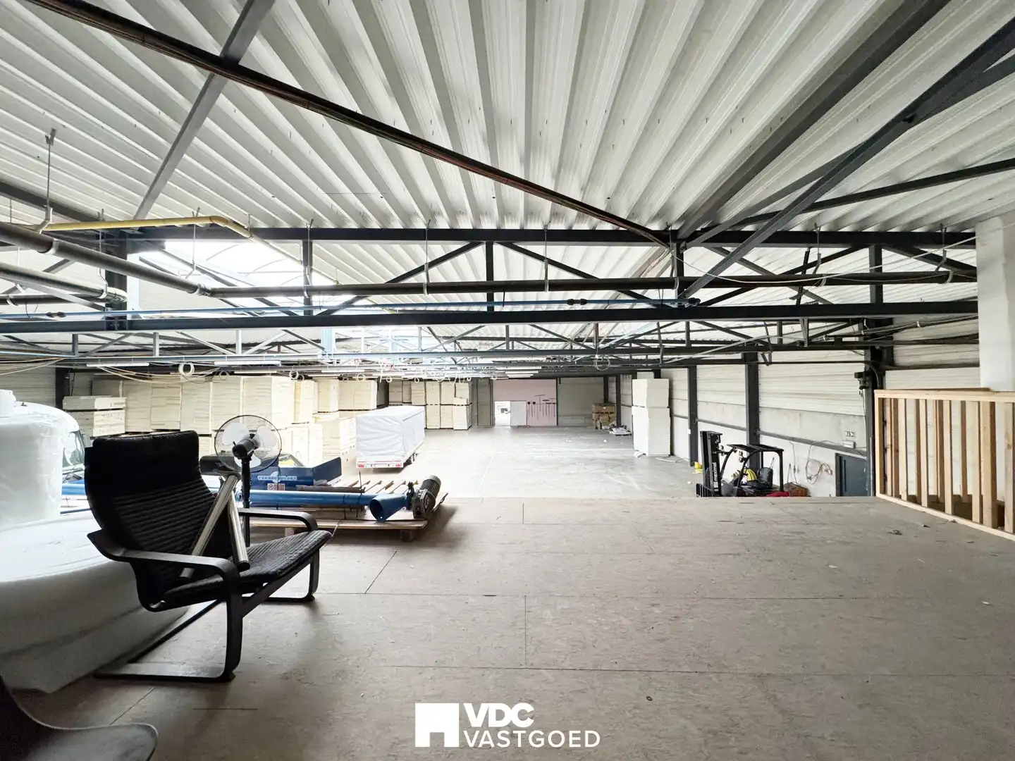 Representatief bedrijfscomplex met kantoren, dubbele industriehal, vergaderfaciliteiten, woongelegenheid en zonnepanelen foto 38