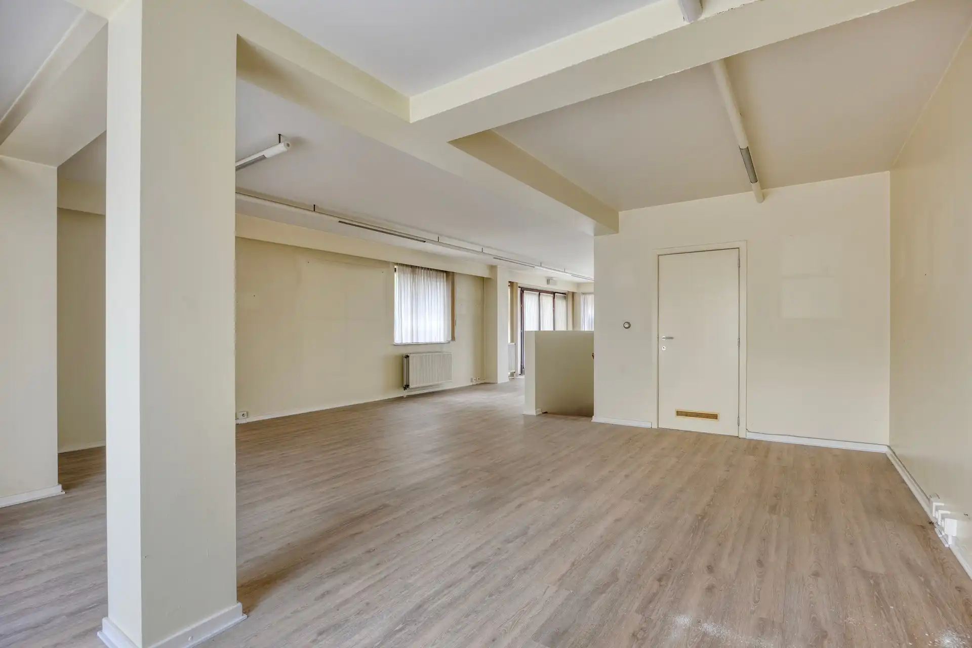 Kantoorruimte van privatieve kelder - 100 m² foto 3