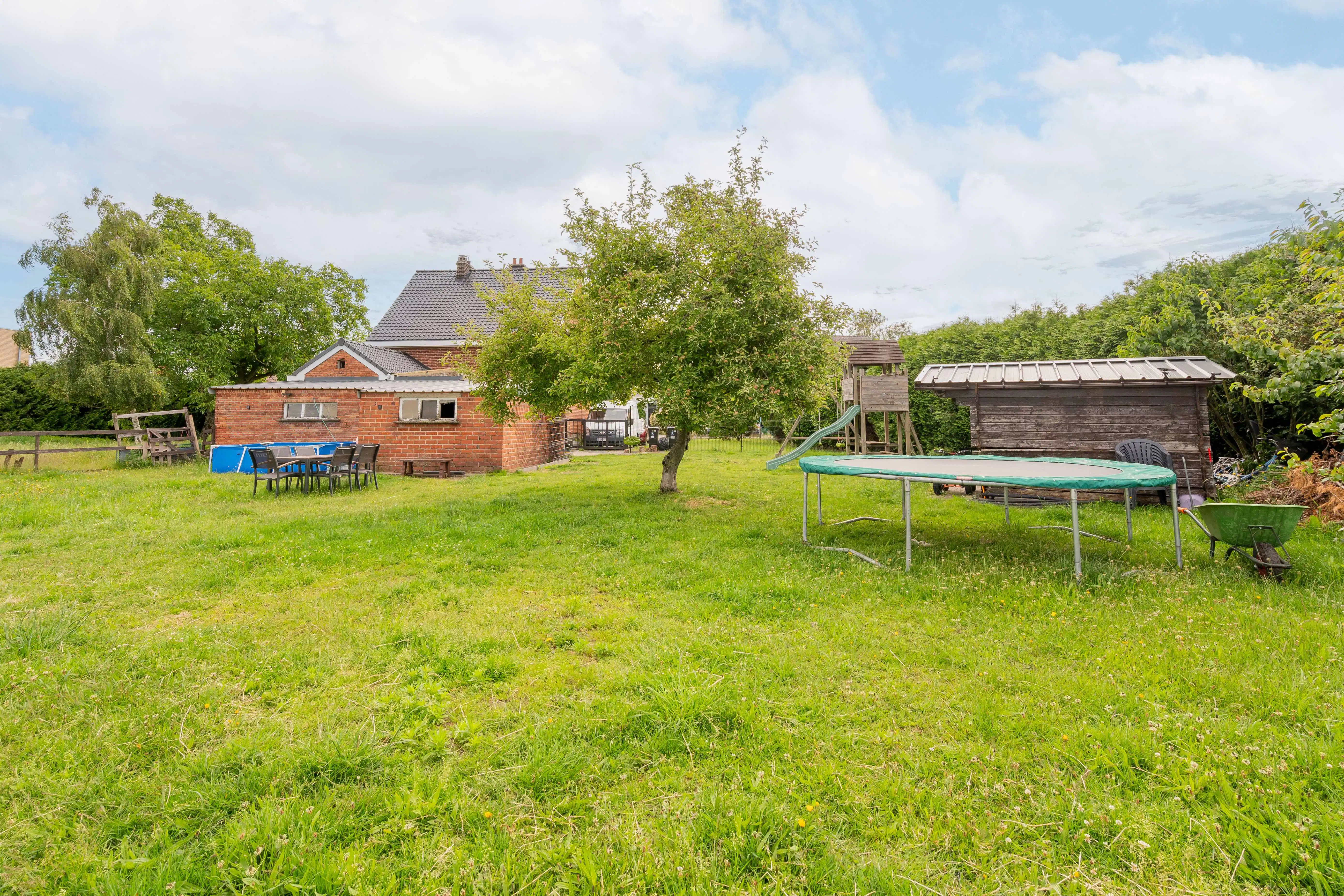 Rustig wonen in een charmante woning met ca. 31 are grond foto 6