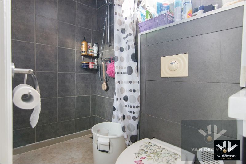 RUIME, GOED ONDERHOUDEN WONING MET 3 SLPK NABIJ TONGEREN-CENTRUM foto 23