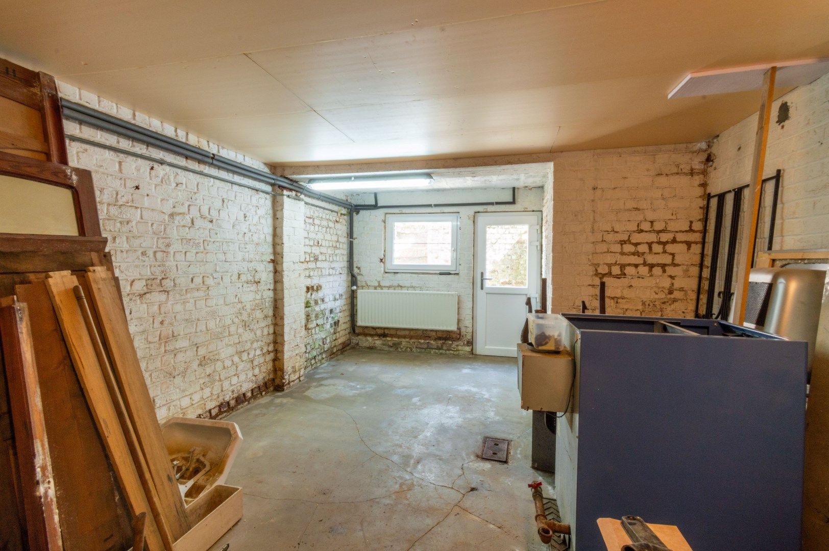 Ruime en goed onderhouden driegevel-woning met 3 slaapkamers, 2 terrassen, tuin, garage en oprit met plaats voor meerdere wagens foto 24
