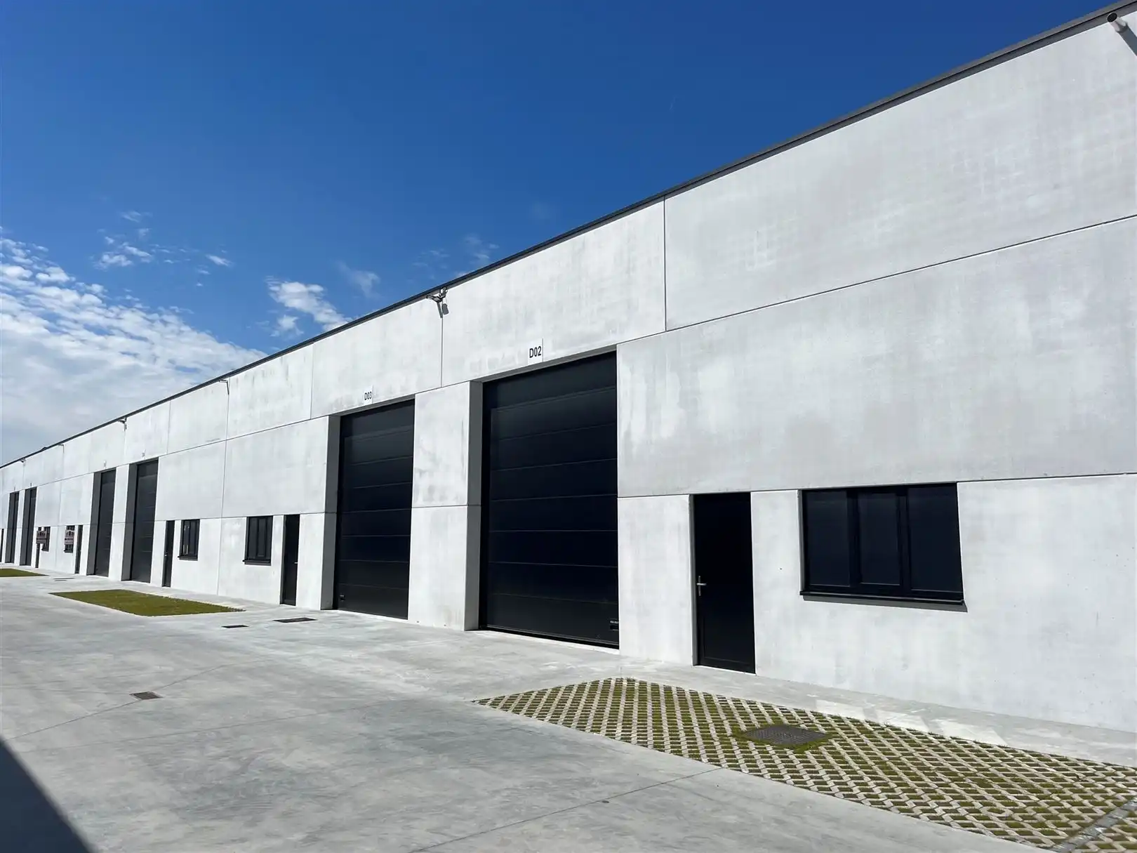 Nieuwbouw KMO-Units te Waregem foto {{pictureIndex}}