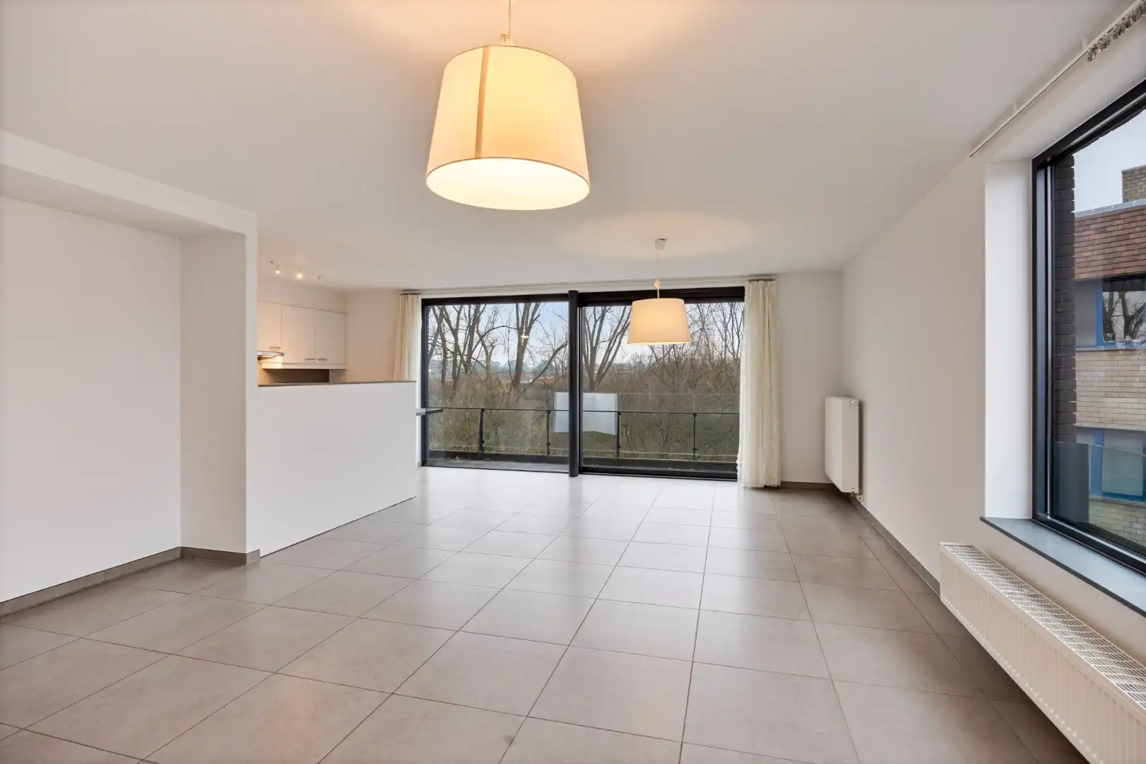 Ruim en lichtrijk appartement met 2 slaapkamers, terras en autostaanplaats vlakbij autostrade - EPC 108 kWh/m² foto 7