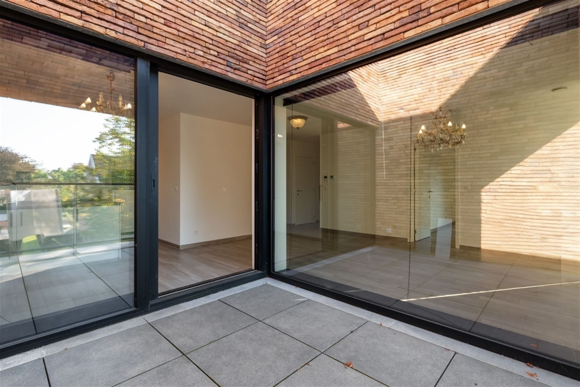 KNAP 1 SLK APPARTEMENT MET RUIM TERRAS OP CENTRALE LIGGING IN SINT-TRUIDEN  foto 21