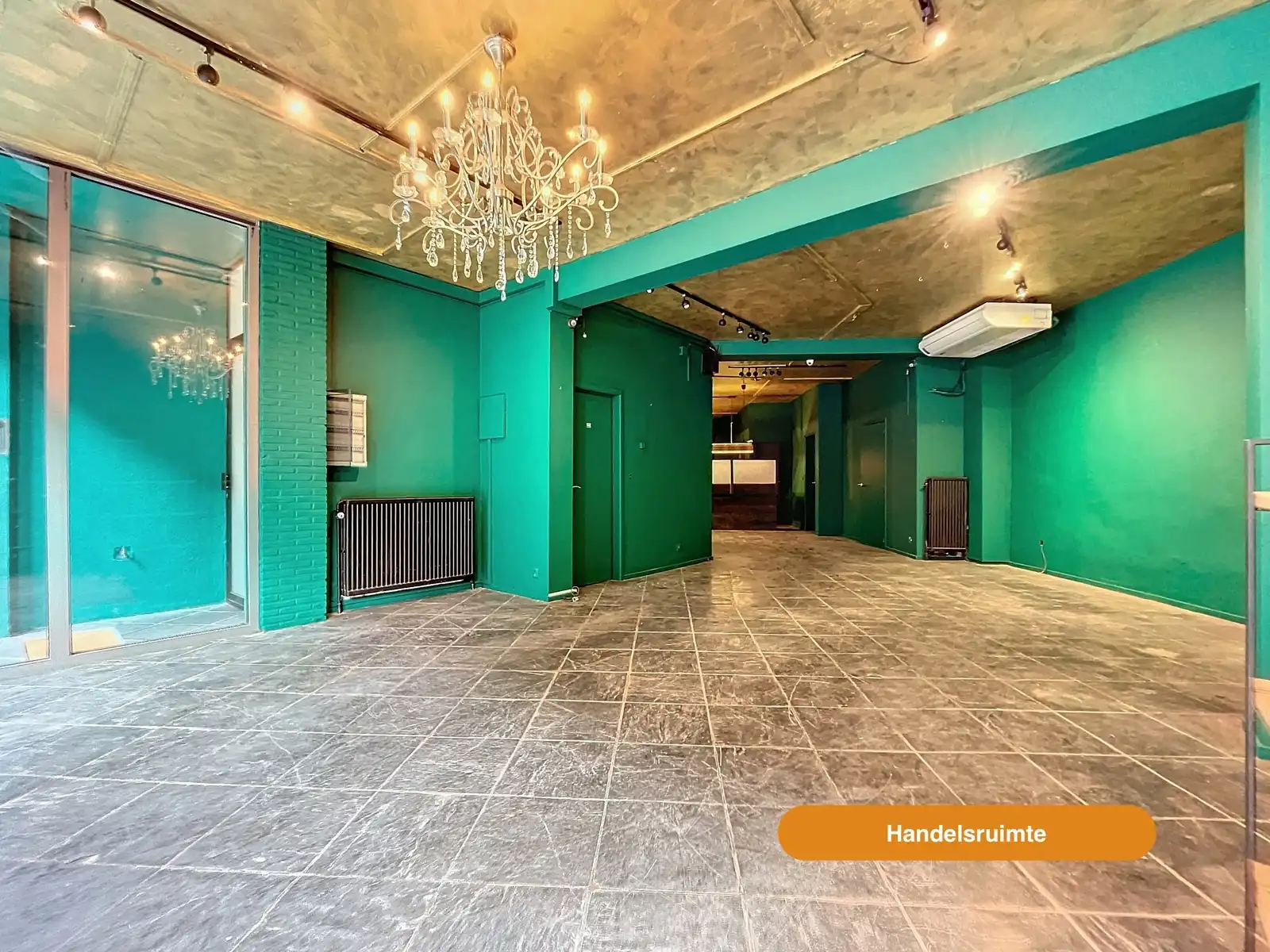 Unieke opbrengsteigendom met 2 appt + handel foto 3