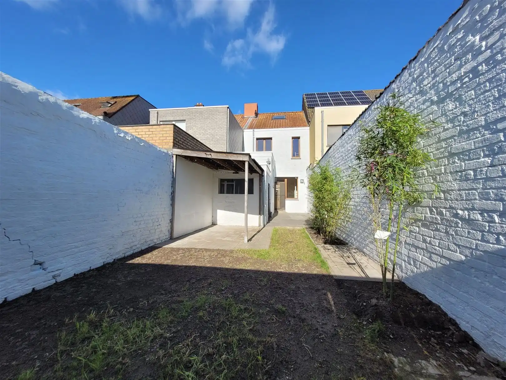 Gerenoveerde woning met zonnige tuin foto 11