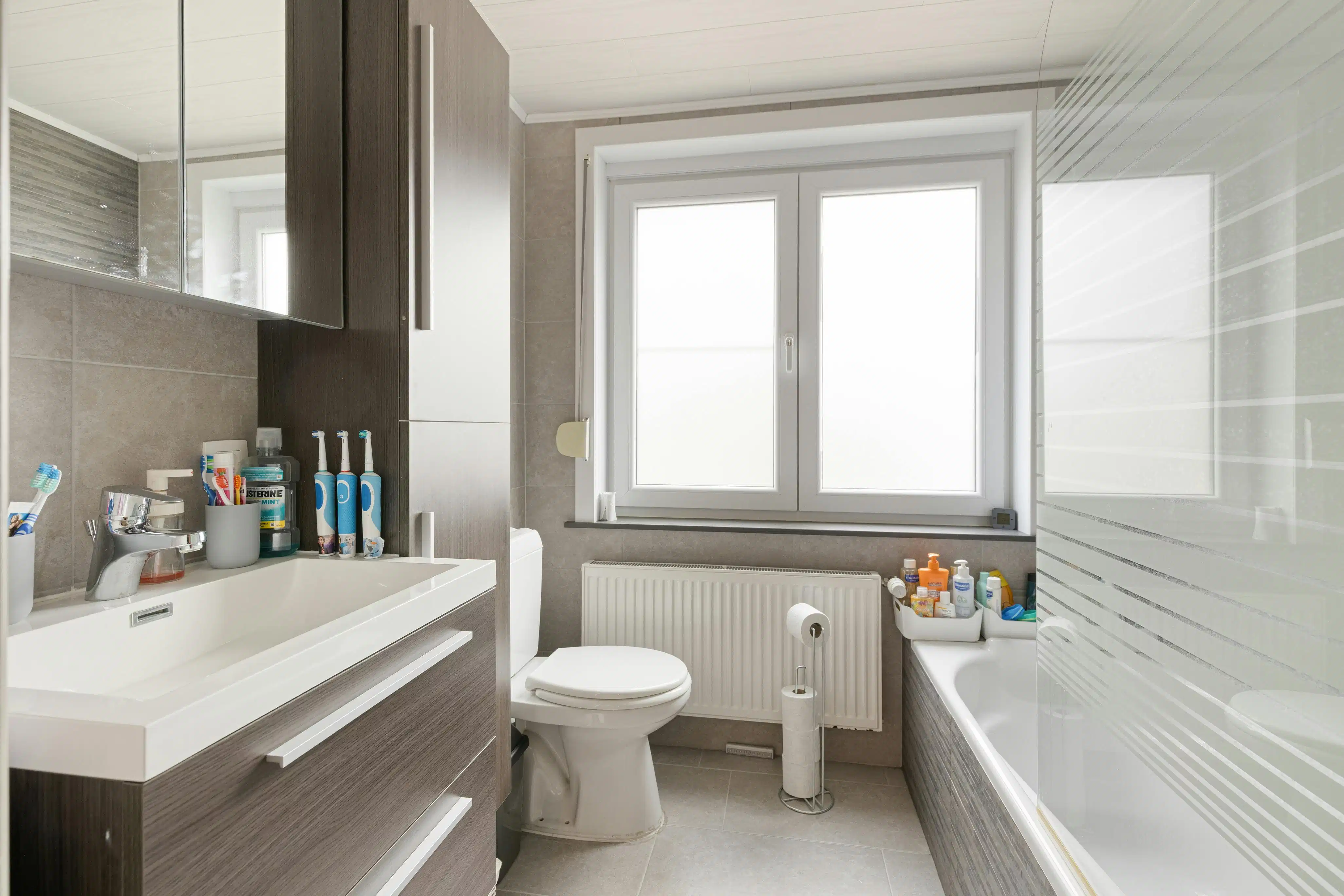 Gerenoveerde woning met 4 slaapkamers, tuin en garage. foto 8