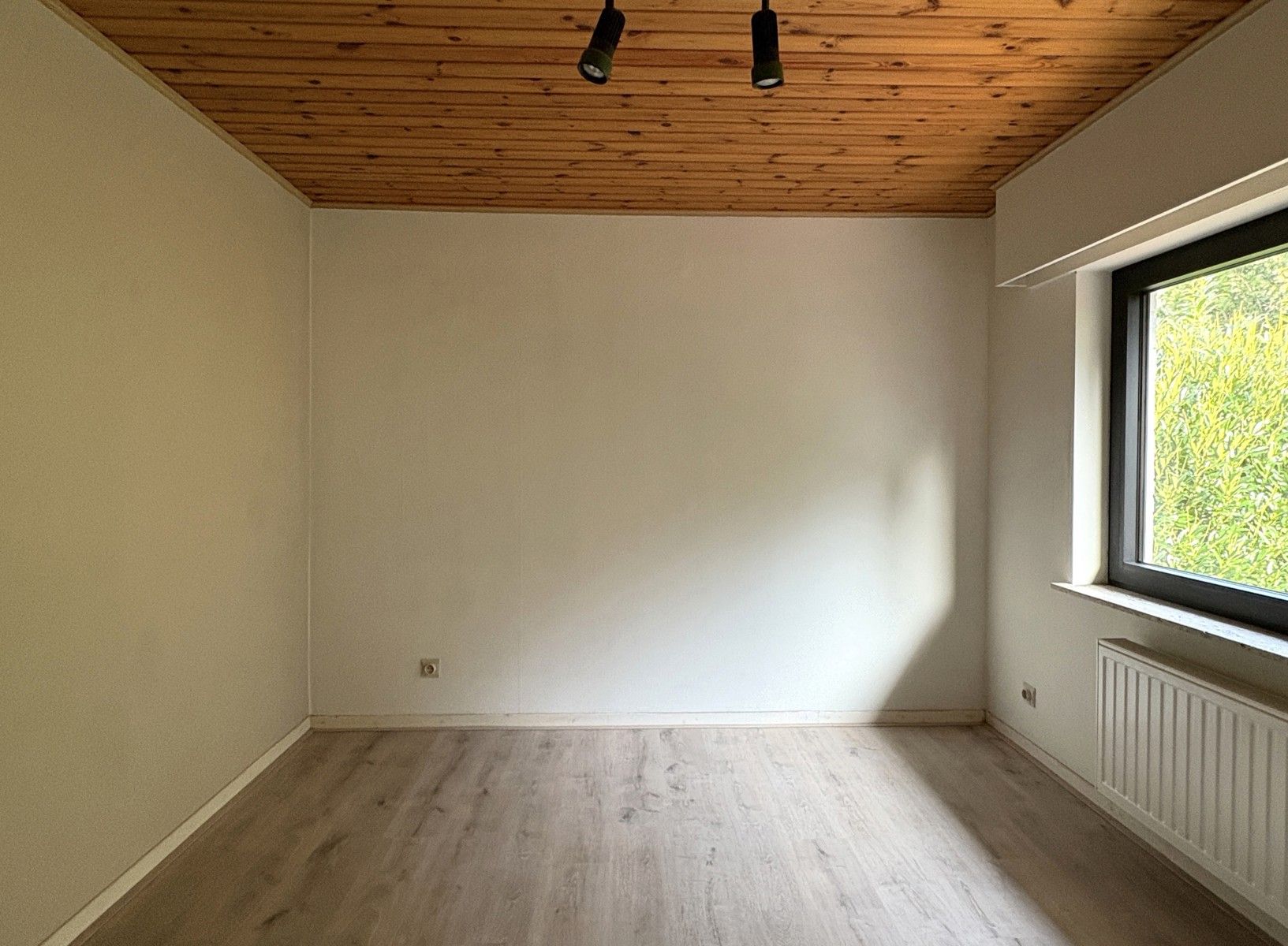 Ruime gezinswoning - rustig wonen in het groen. foto 17
