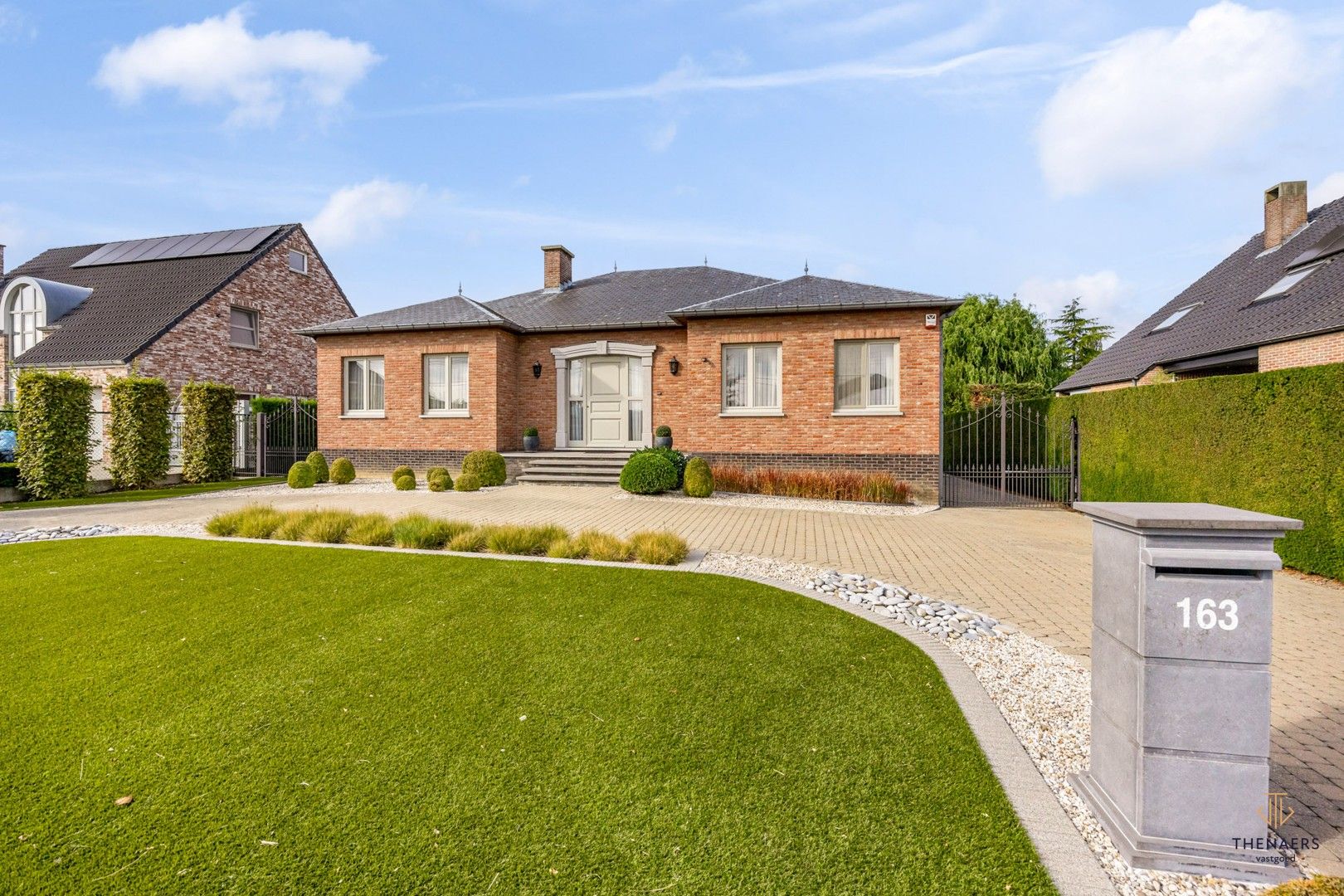 Mooi verzorgde landelijke woning met 3 slaapkamers. foto {{pictureIndex}}