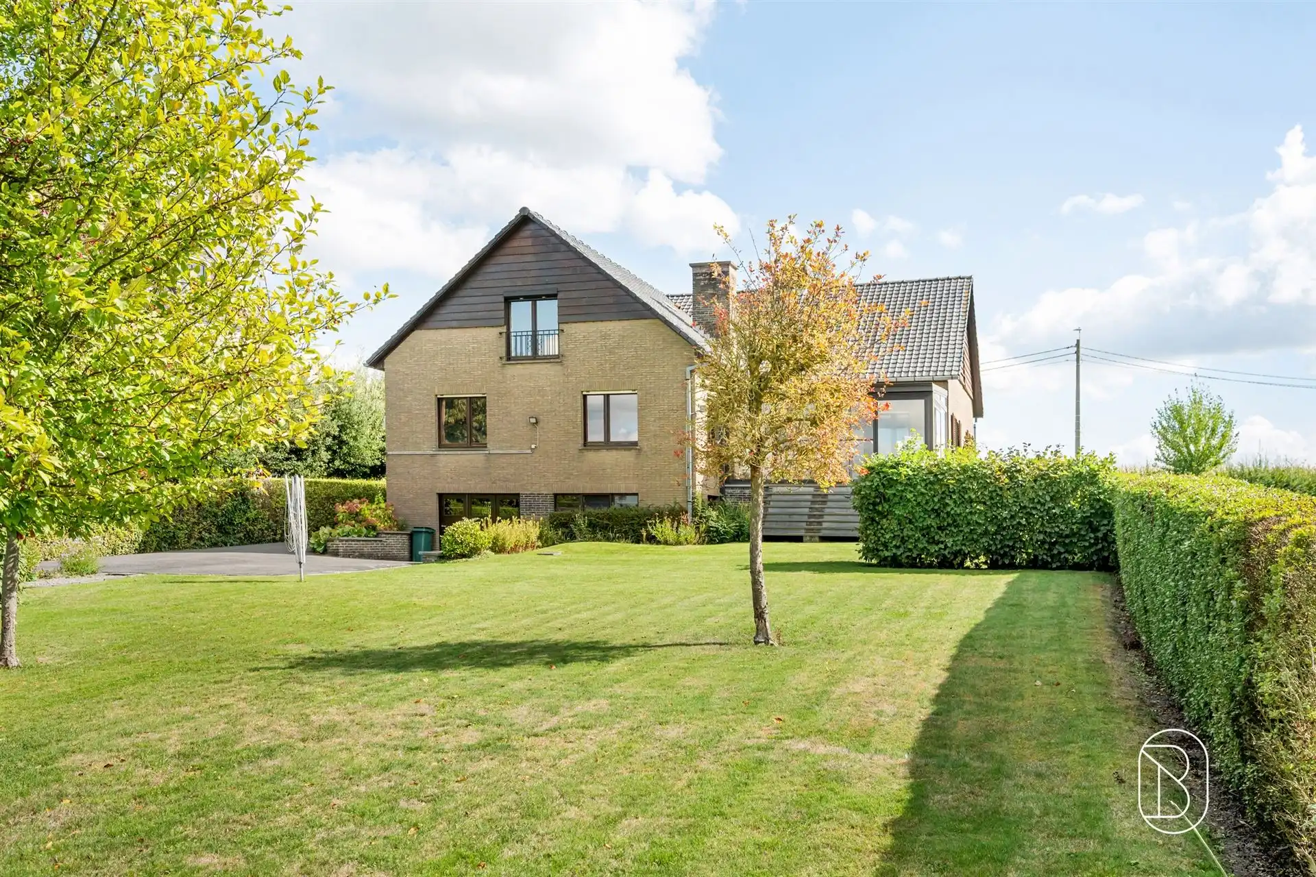 Degelijke villa met prachtig open zicht. foto 25