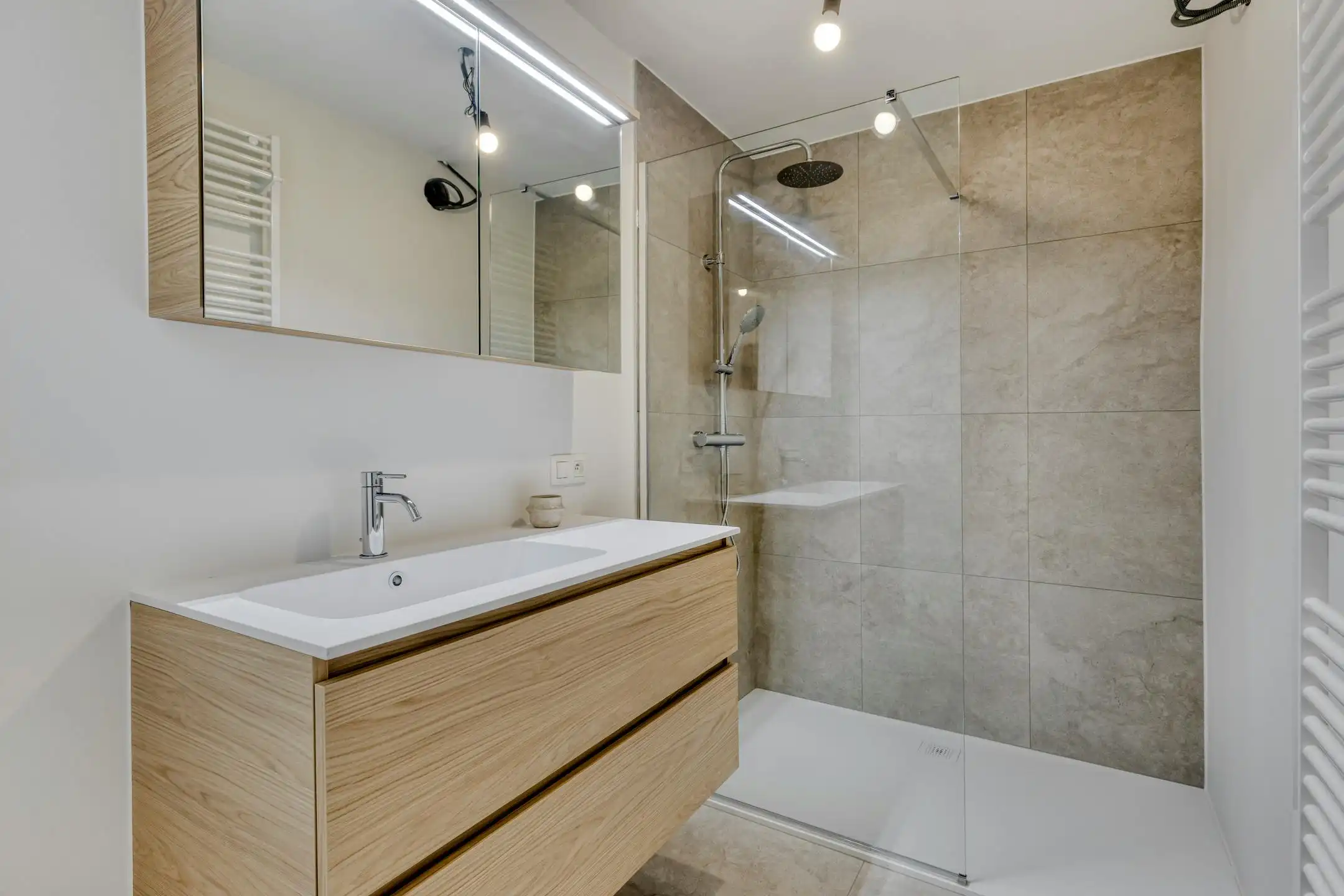 Volledig gerenoveerd appartement te koop in Roeselare  foto 7